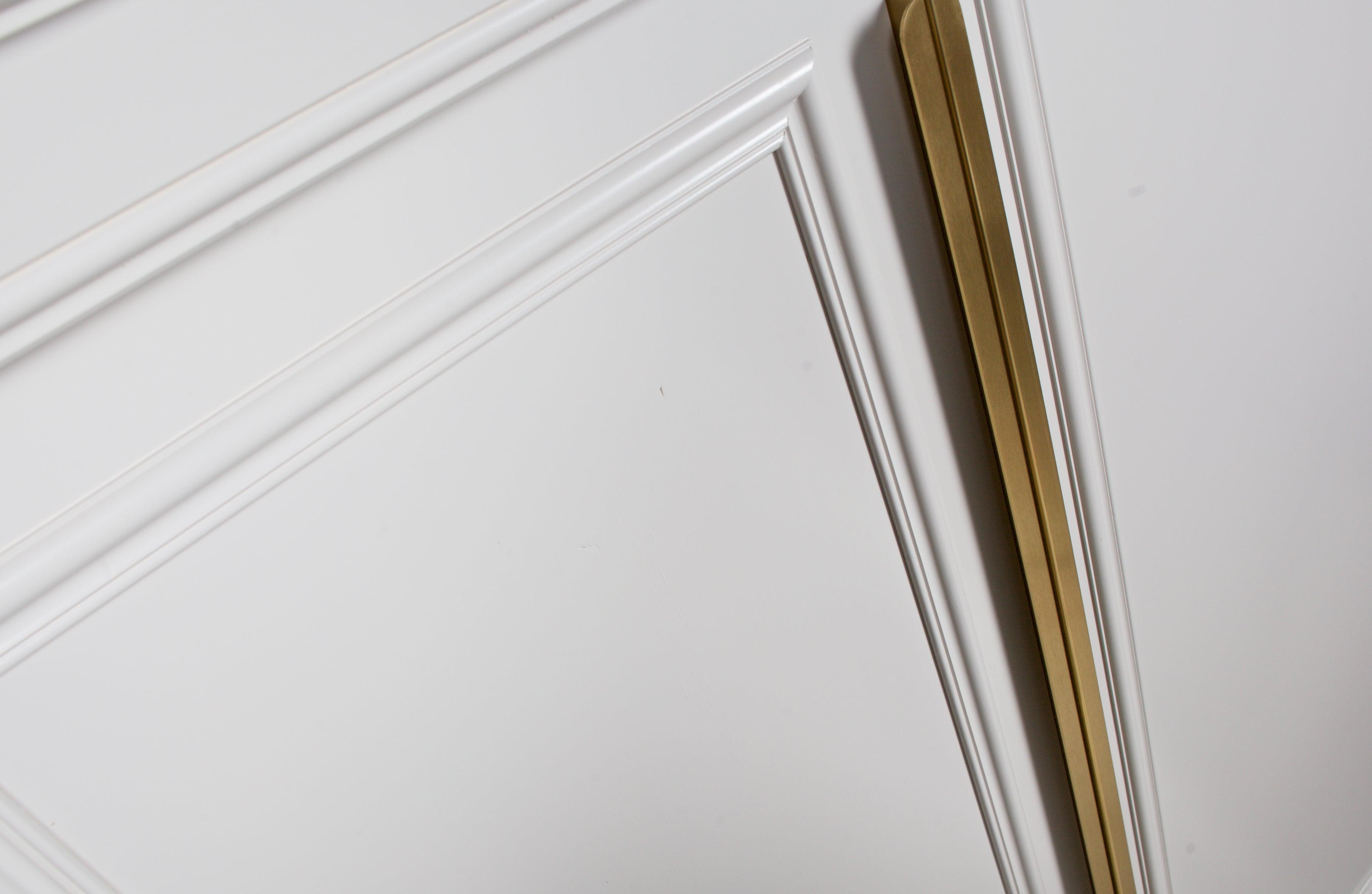 Szafa ORGANIZE jasnoszary z antycznym złotem Be Pure Eye on Design