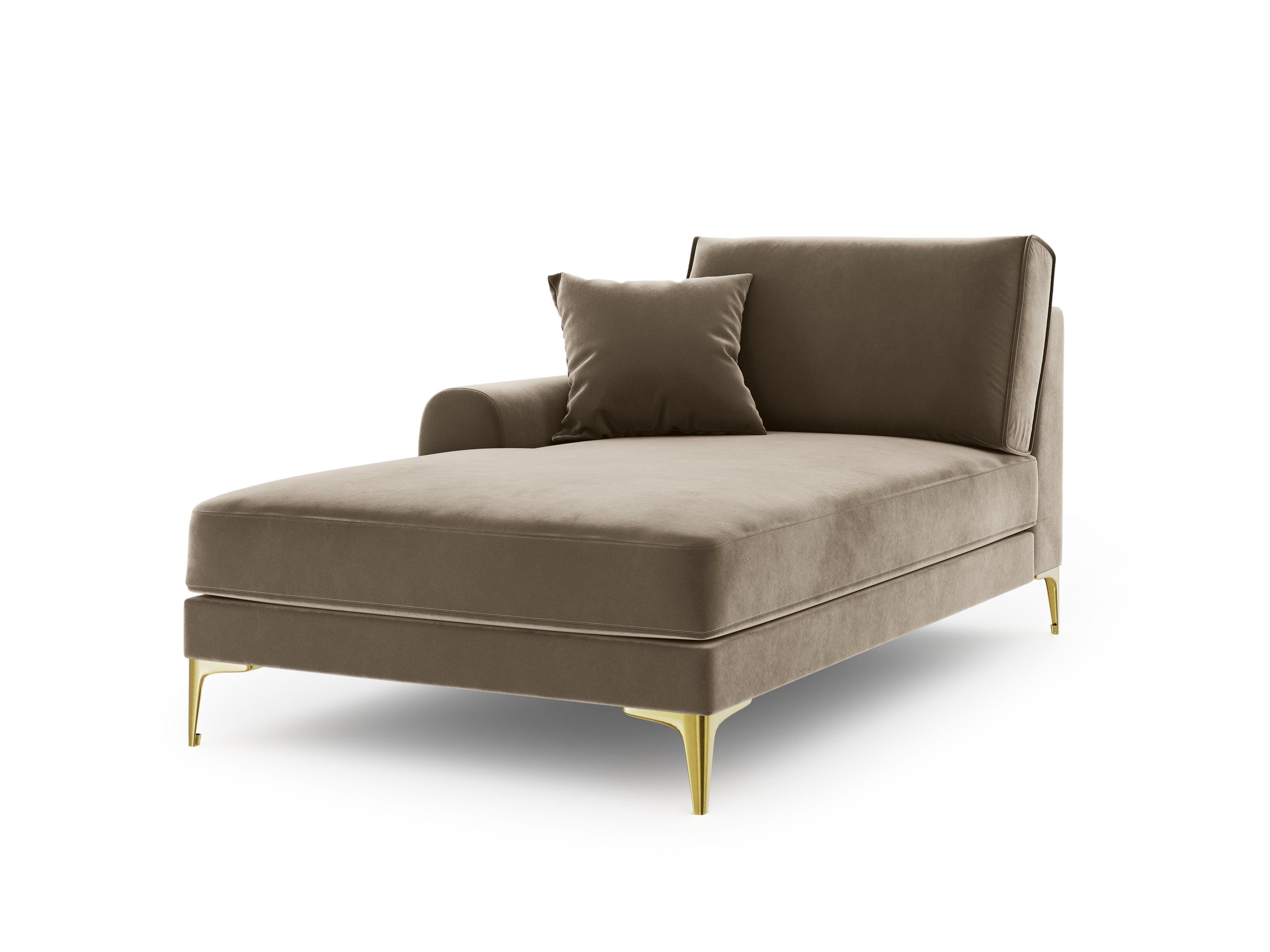 Szezlong aksamitny lewostronny MADARA cappuccino ze złotą podstawą Mazzini Sofas Eye on Design