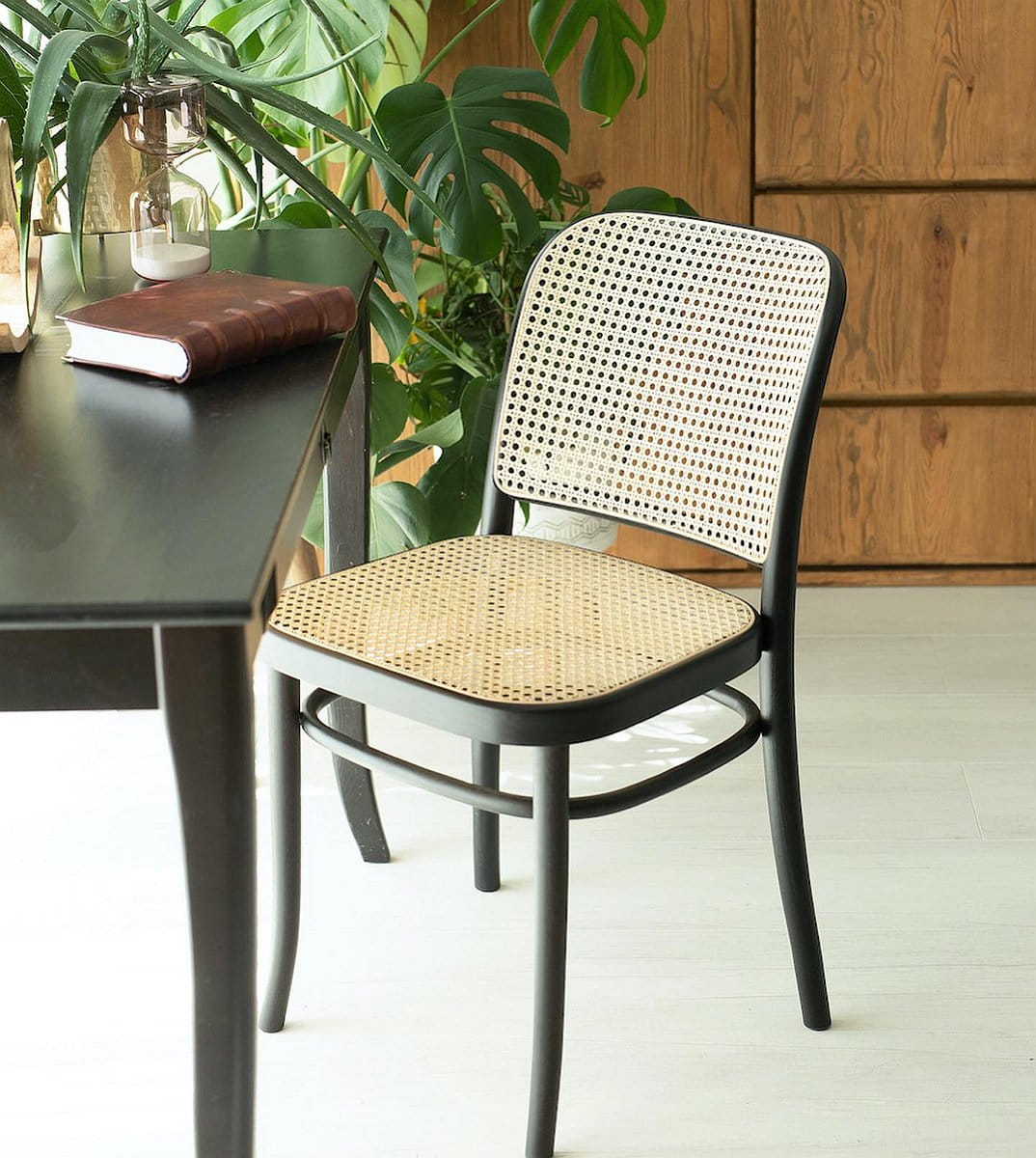 Stoel met armleuningen B-811 van beukenhout