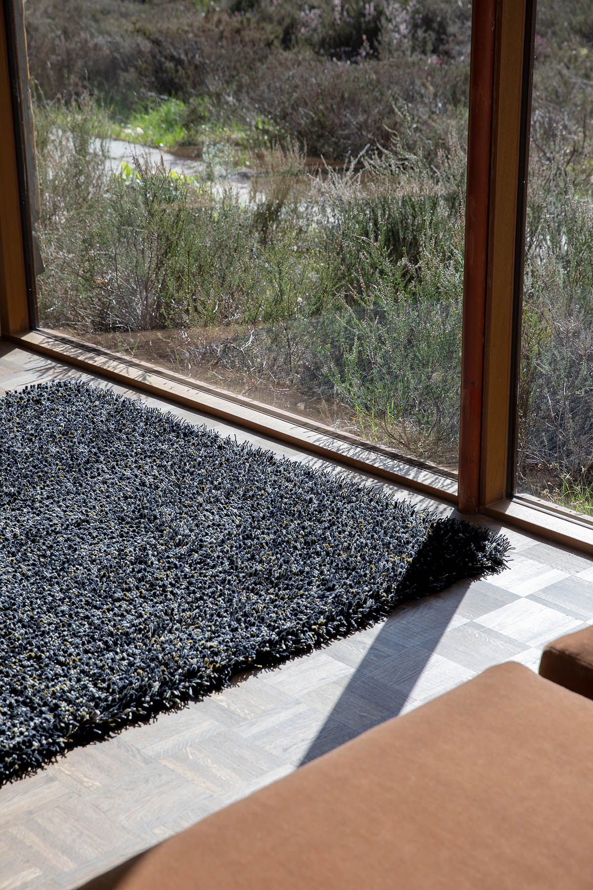 SPRING long pile carpet in navy blue