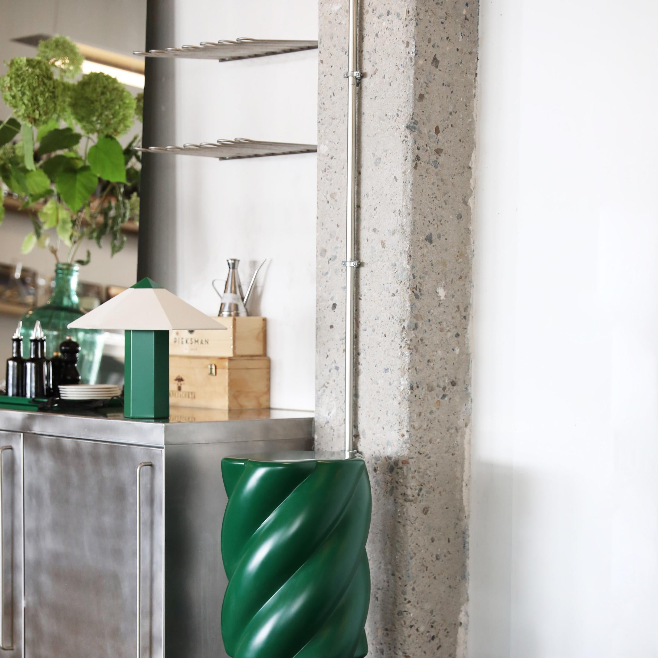 Tischlampe PHIRA grün mit Leinen-Schirm