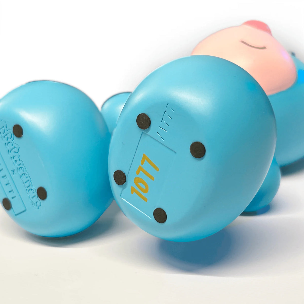 Decoratieve figuur BLUE BEAR blauw - gelimiteerde editie