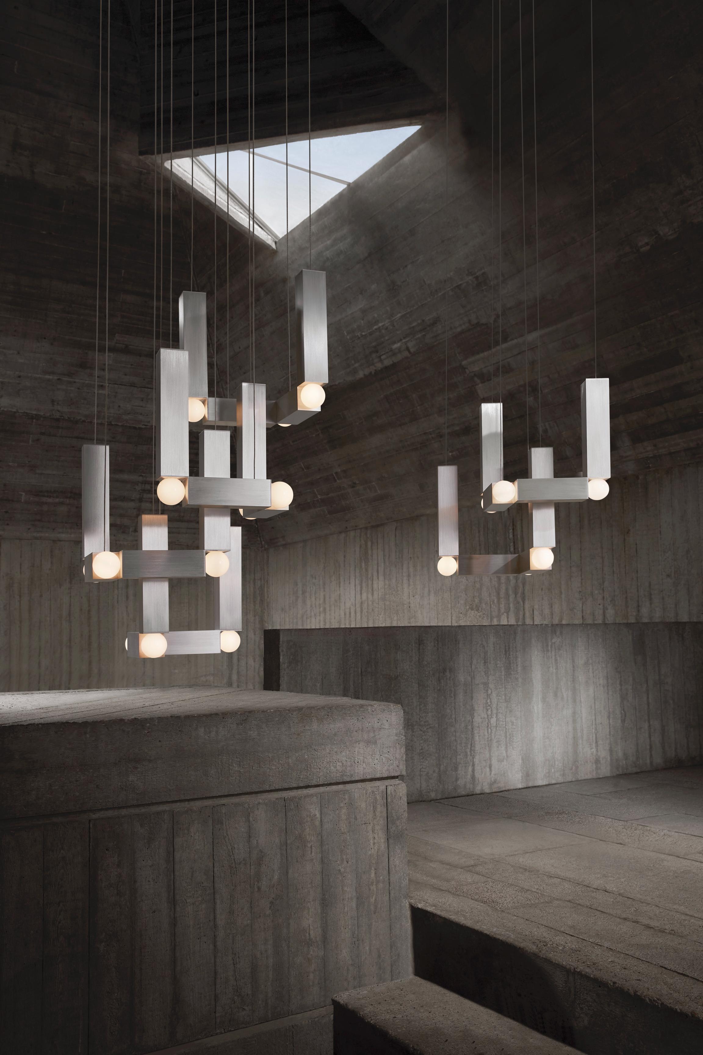 Hanglamp VESPER QUATTRO met opaalvormige kap en zilveren afwerking