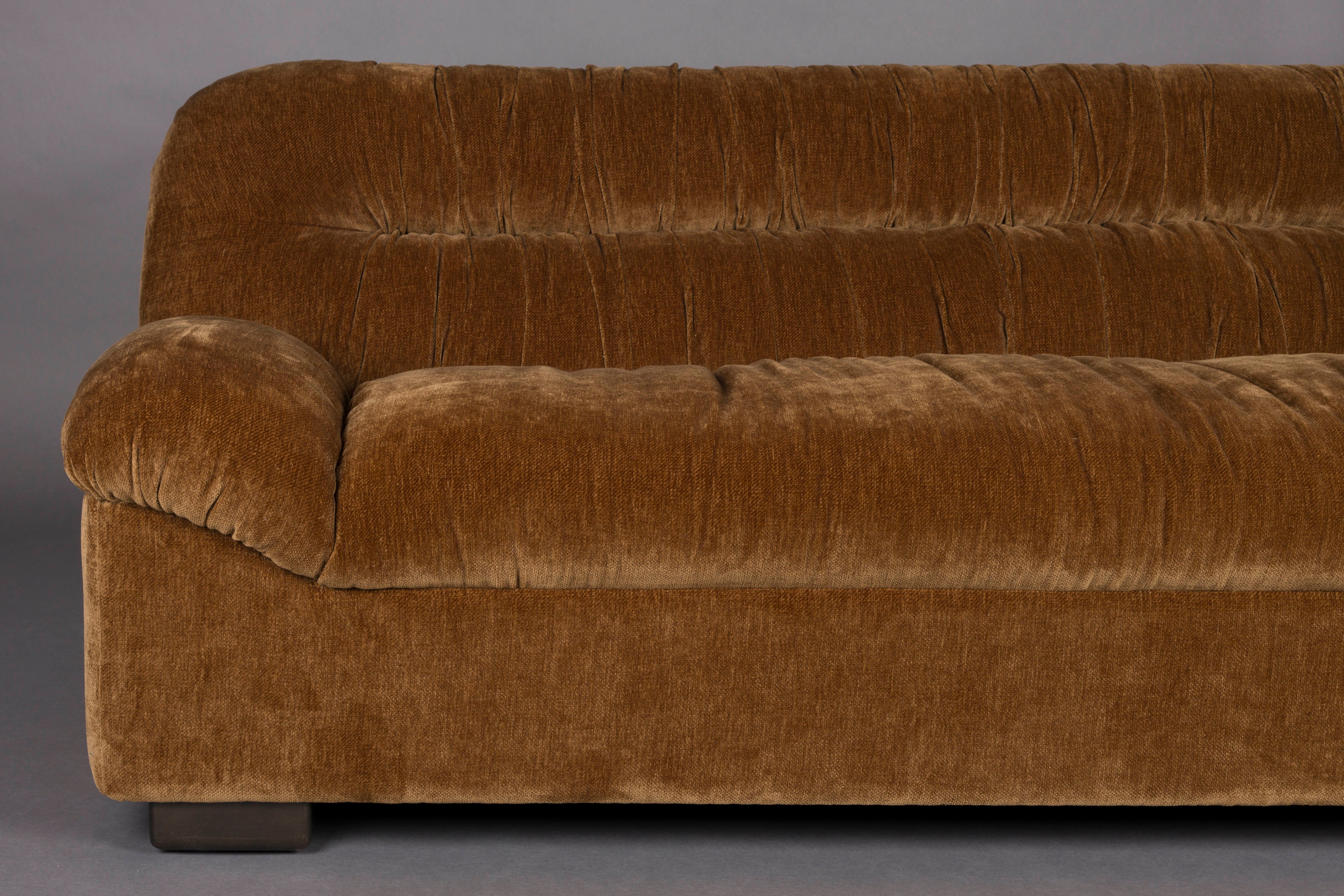 Sofa DOUGLAS cognackleurig fluweel