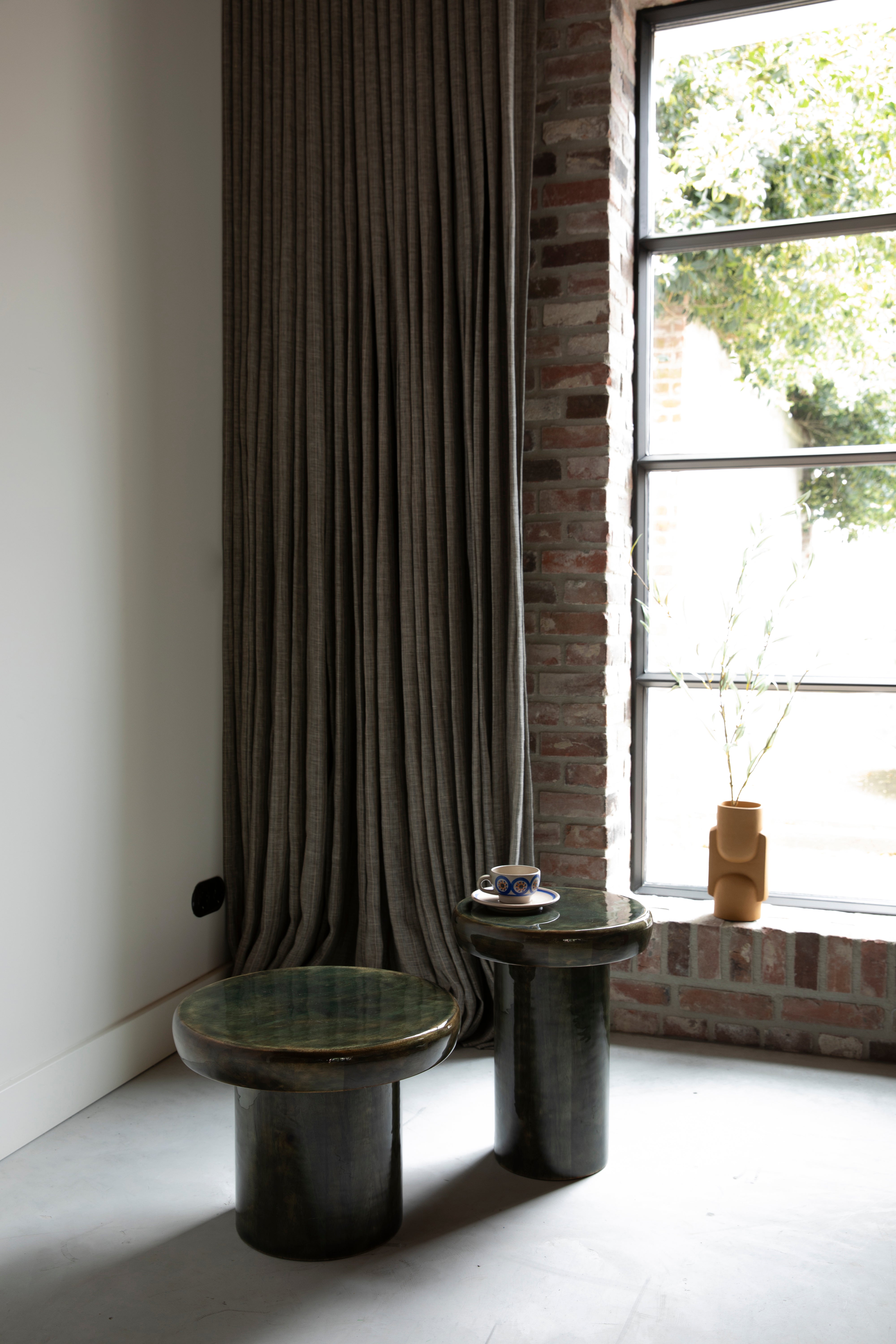 Stolik boczny MUSH drewno mango