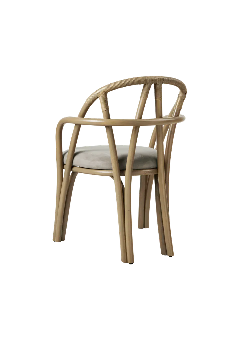 BISTRA fauteuil gestoffeerd met een olijfkleurige rotan basis