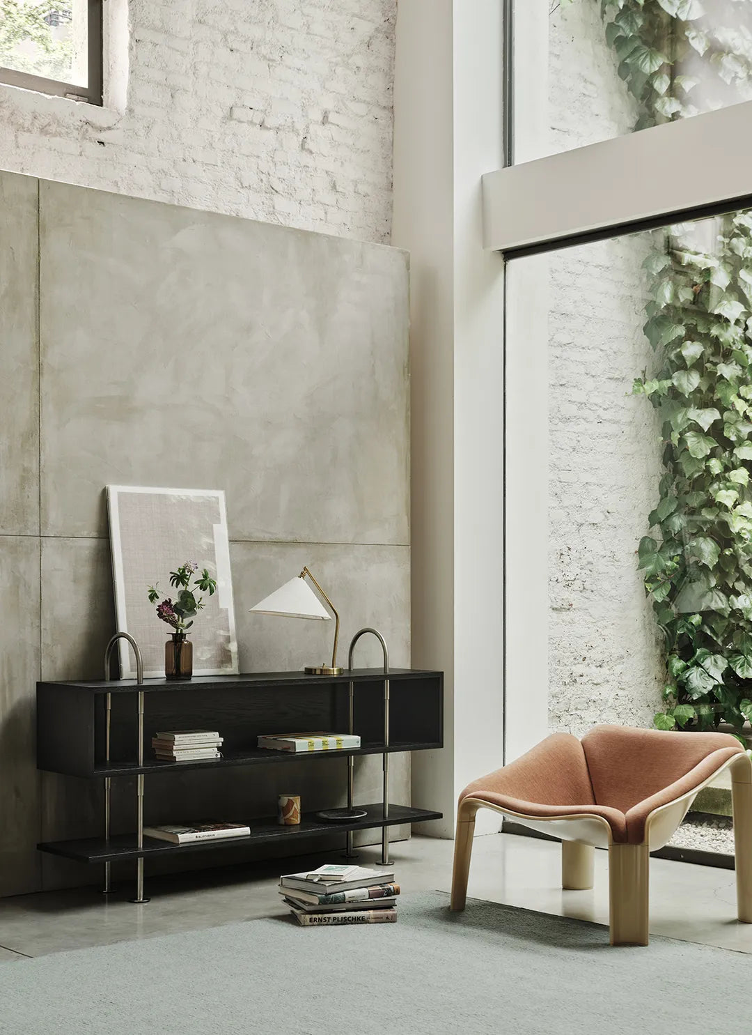 KAST KEEN BOX donker essen hout met zwarte messing frame