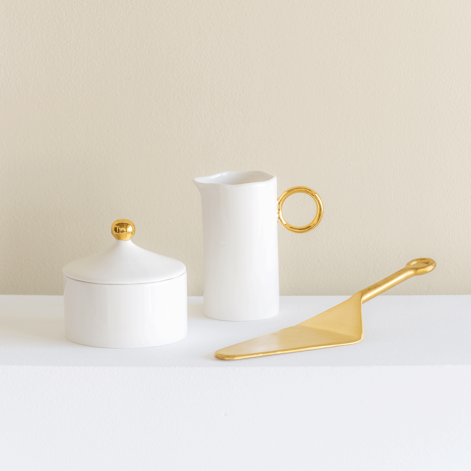 GOOD MORNING sugar bowl in white with gold finish