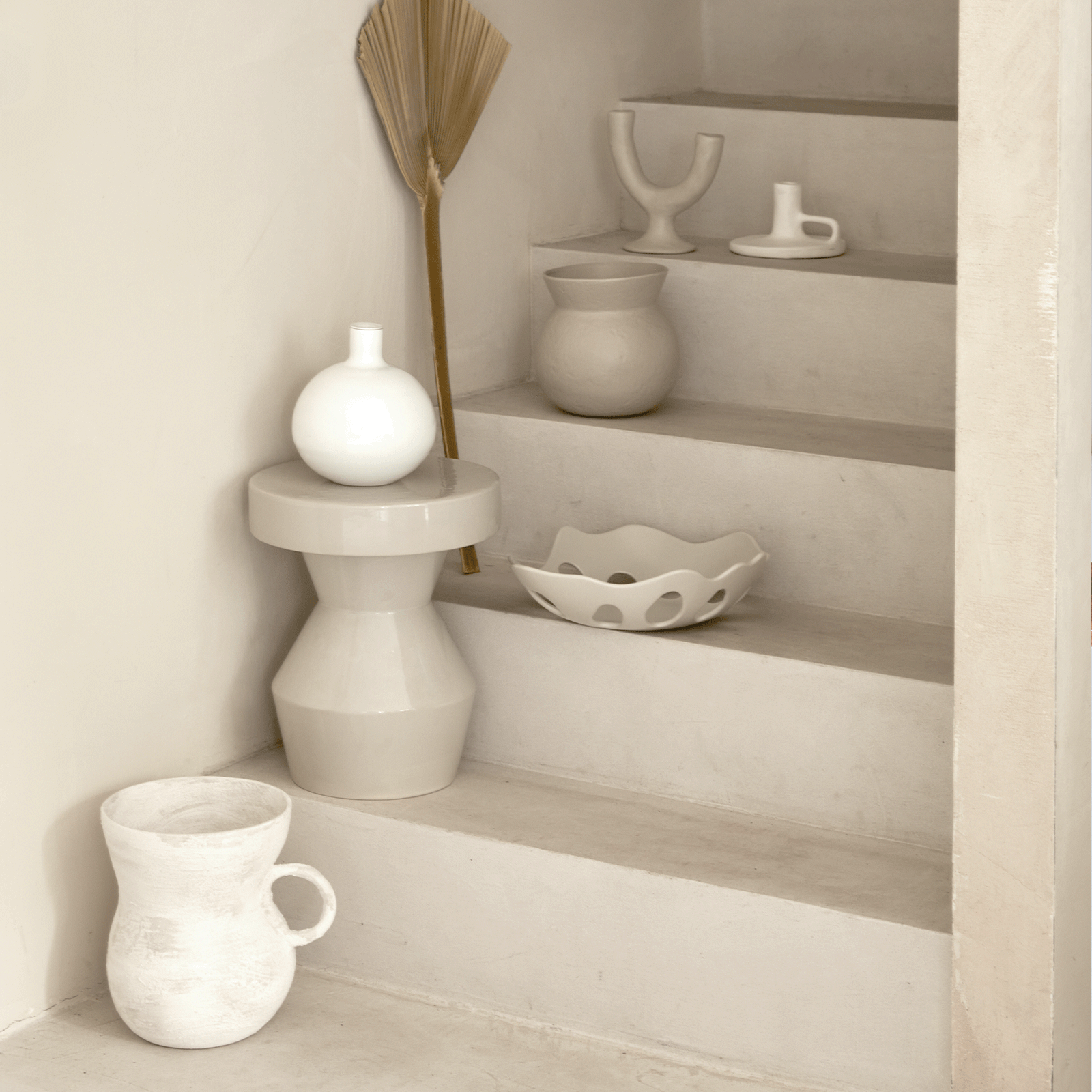 Bijzettafel SCULPTURAL crème keramiek