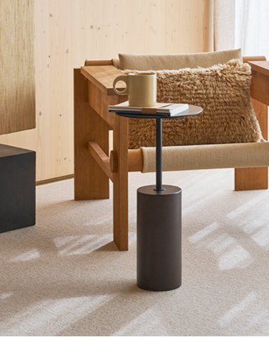 Zijtafel MACY A met zwart blad en houten basis