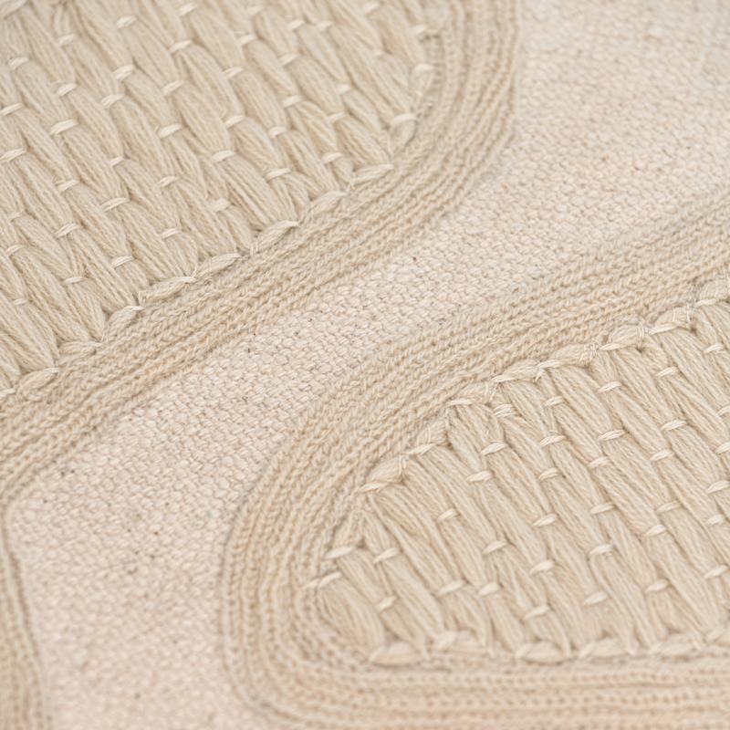 Kussen KEDI crème met geborduurd patroon