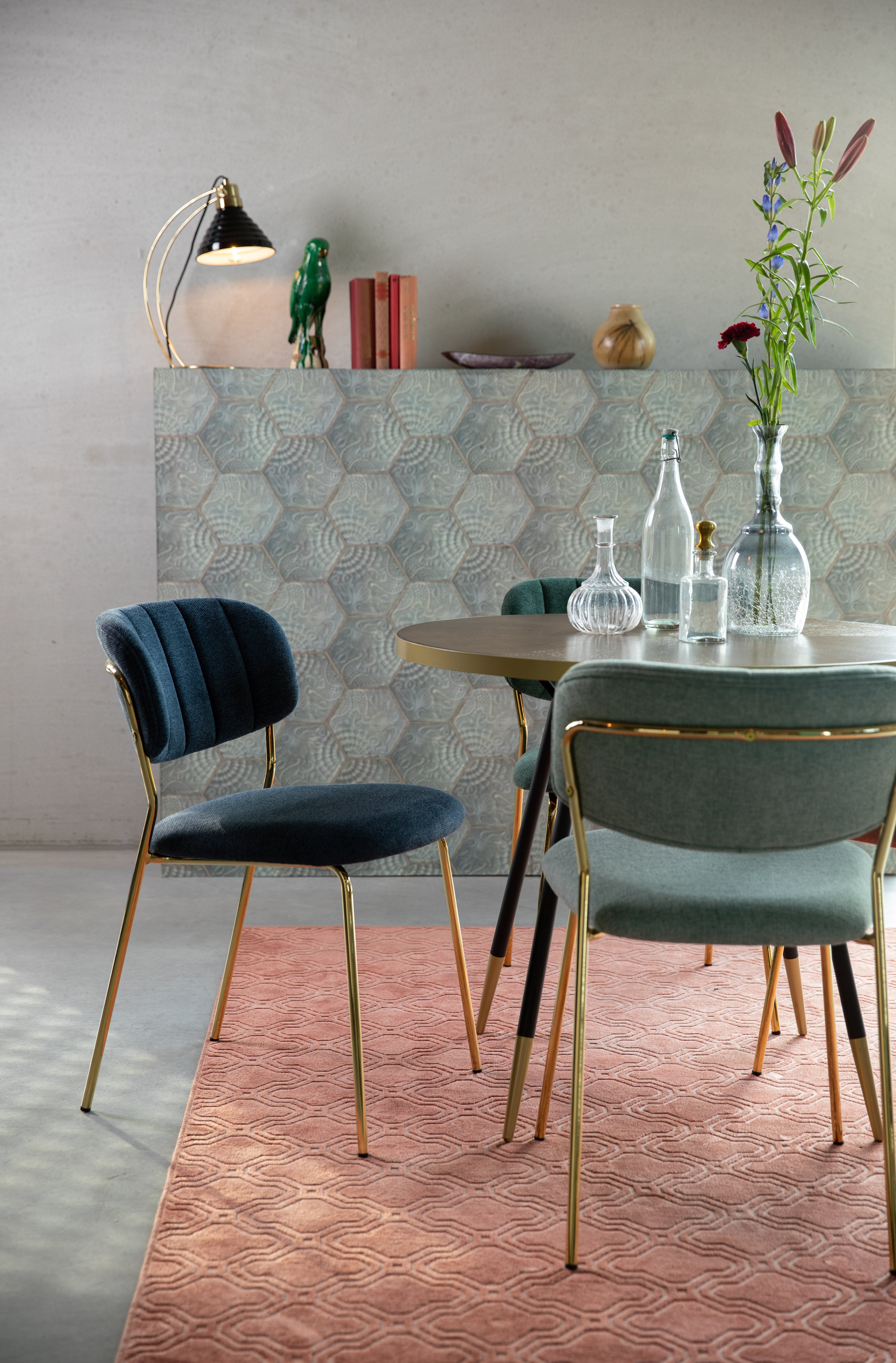 Stoel JOLIEN donkerblauw met gouden basis