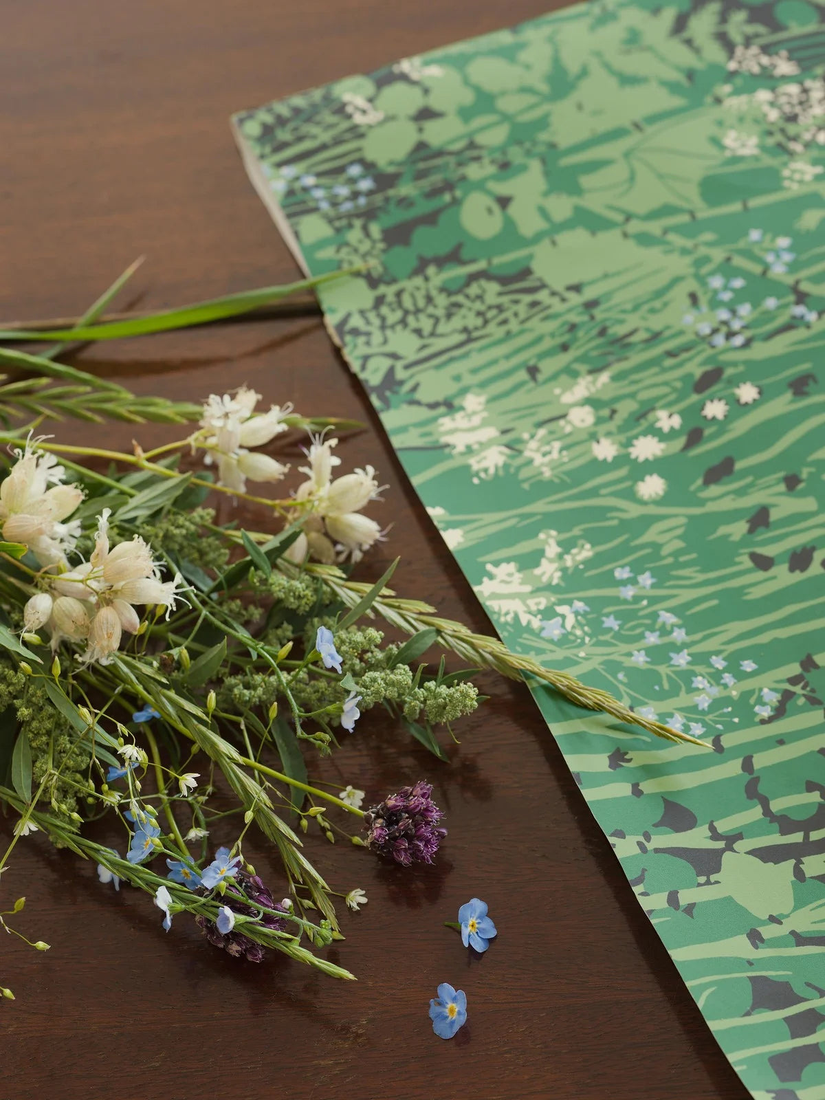 Tapete mit pflanzlichem Blattmotiv DIKESREN grün