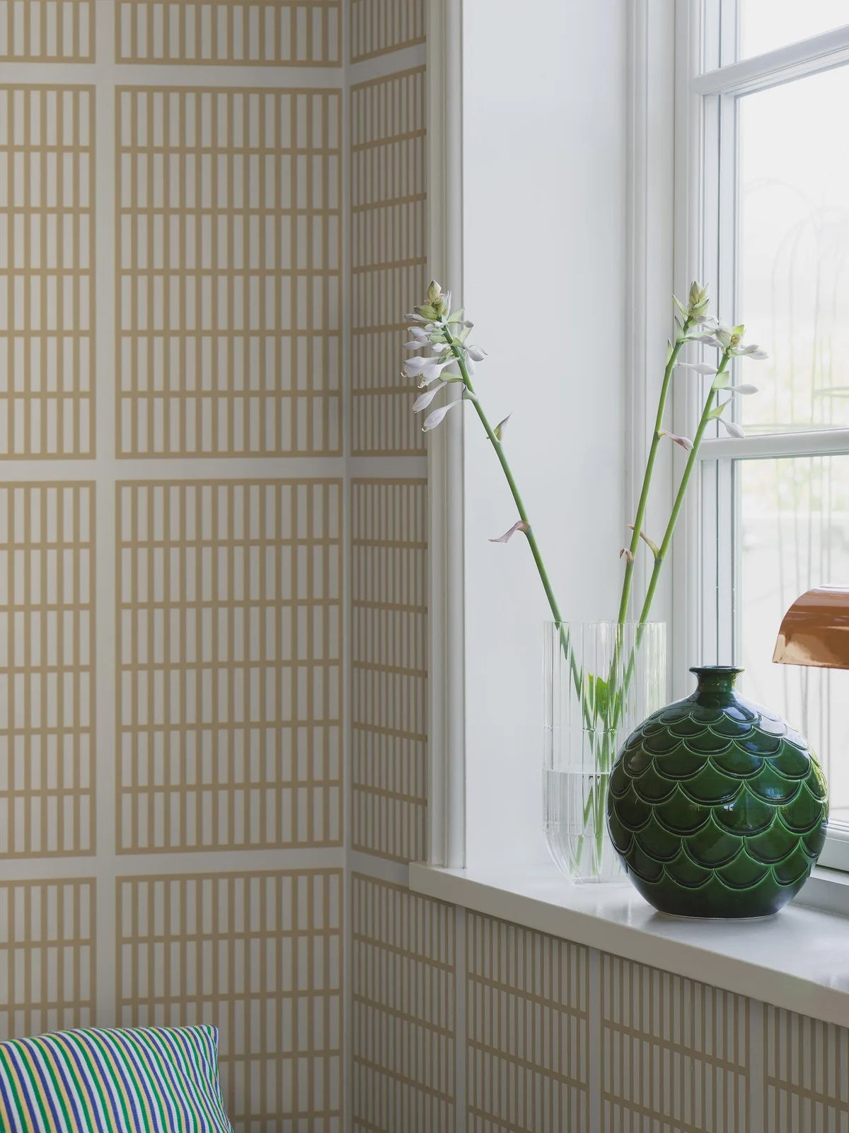 Tapete mit geometrischem Muster ALVAR AALTO 14/6 beige mit Weiß