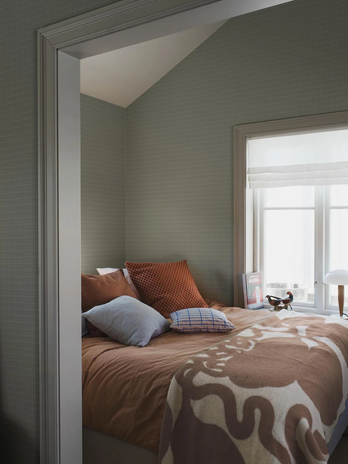 Geometrisch patroon behang in ruit ALVAR AALTO M.I.T groen