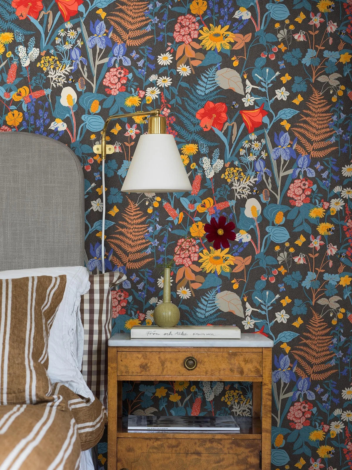 Behang met plantenmotief STUGRABATT blauw met geel