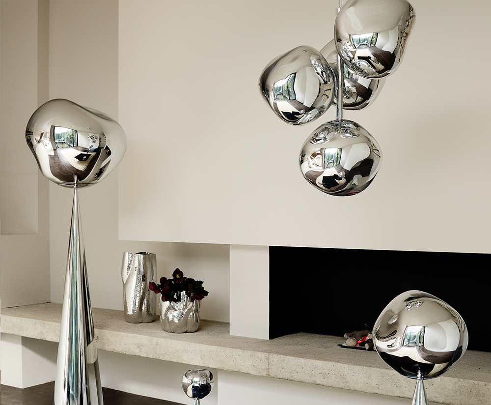 Silberstehlampe mit einer silbernen Basis schmelzen