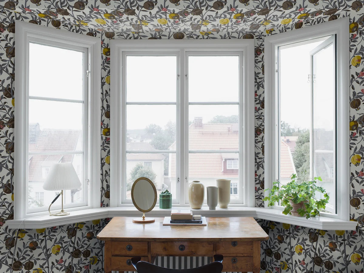 Fruit Pattern Wallpaper GRANATAPPLE White with Brown