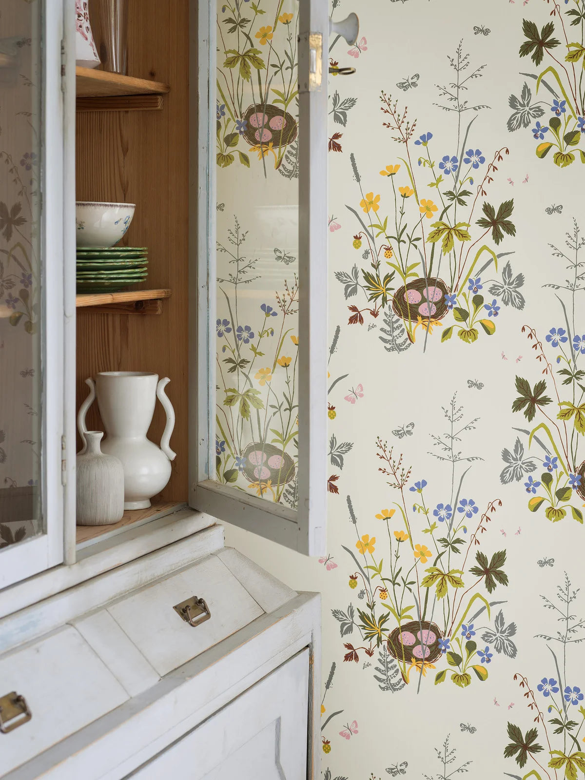 Behang met een bloemenpatroon FAGELBO crème met bruin