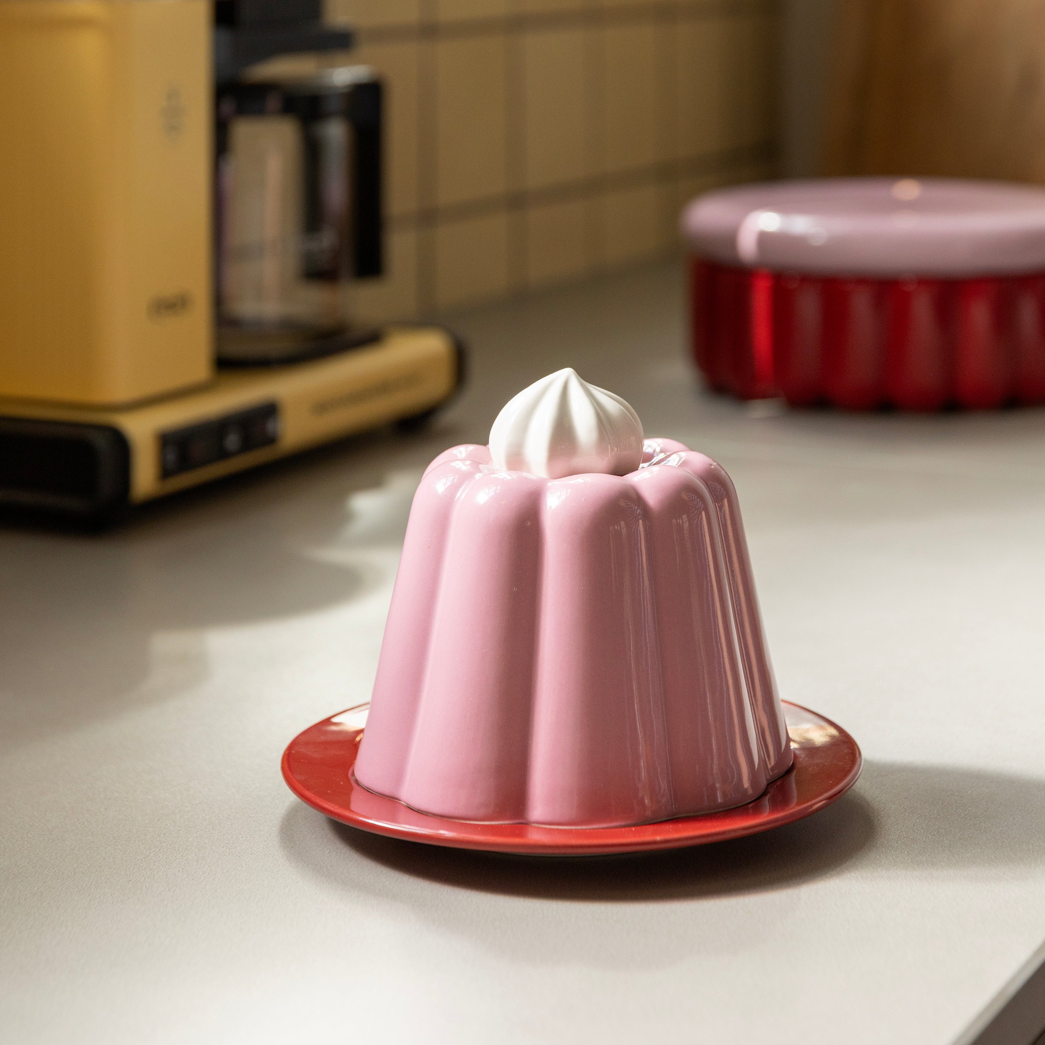 Teller mit Deckel PUDDING rosa mit rot und weiß