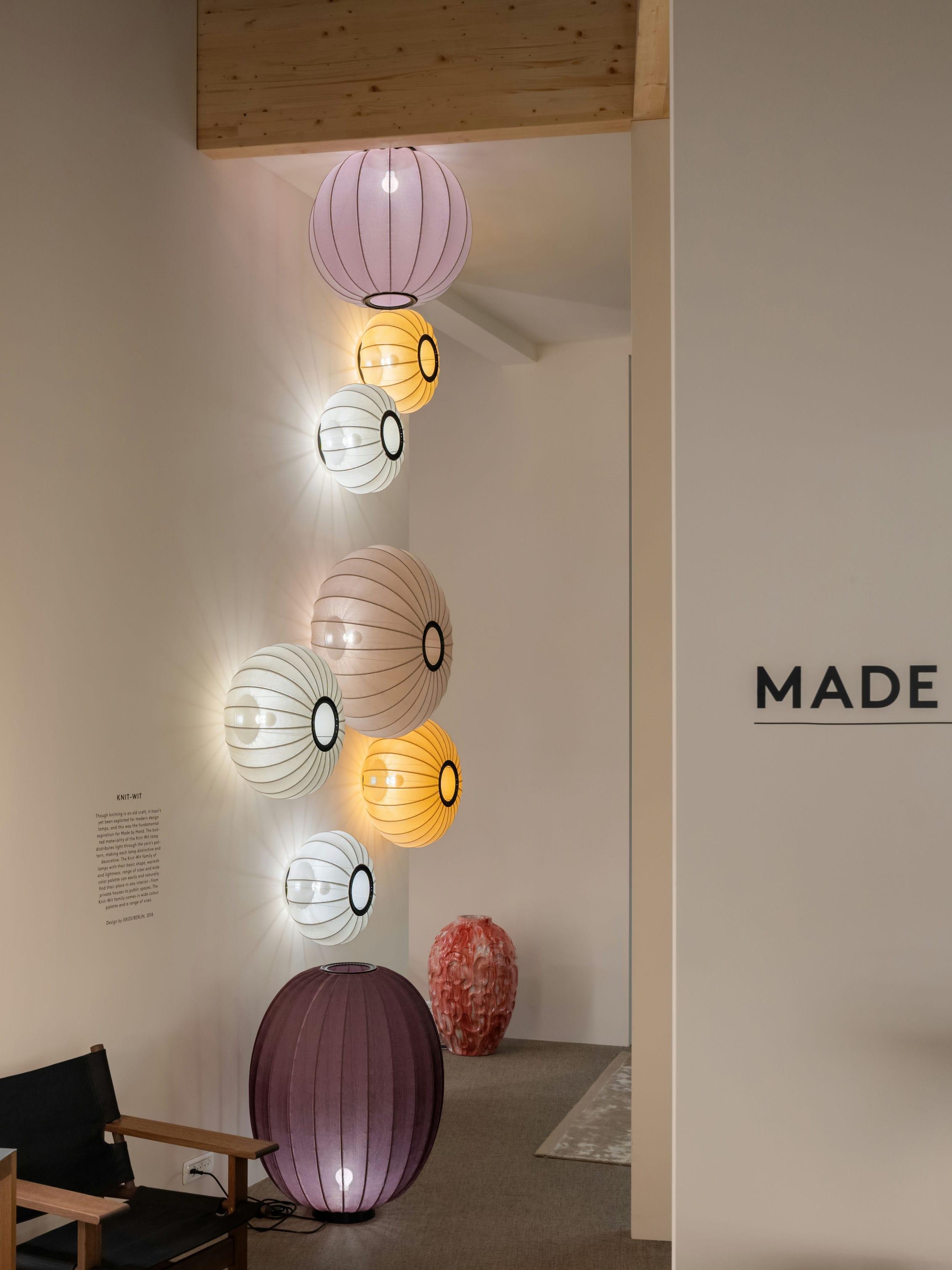 Ovale Burgunder-Deckenlampe von Strickwit.