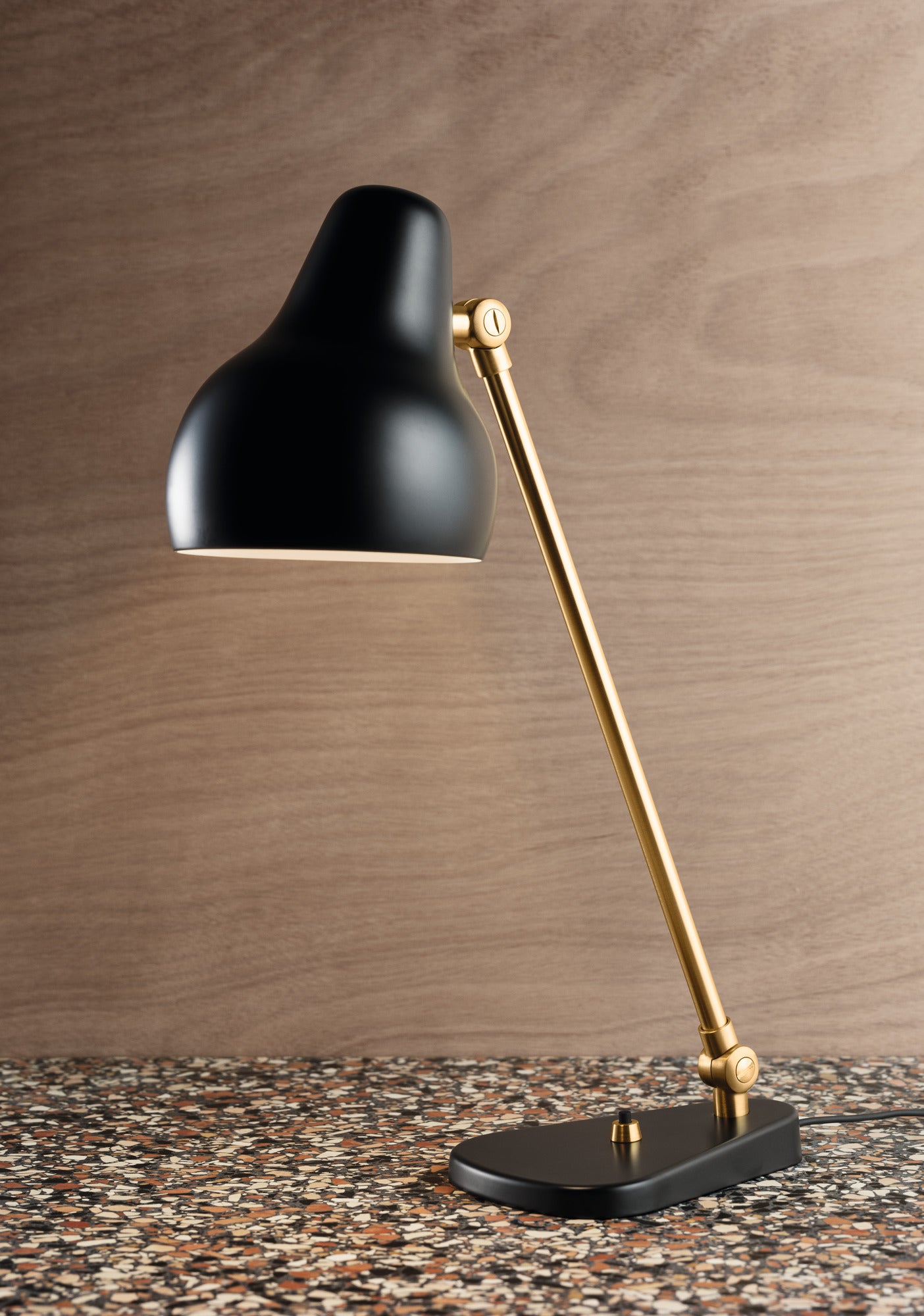 Tafellamp VL 38 zwart met gouden afwerking
