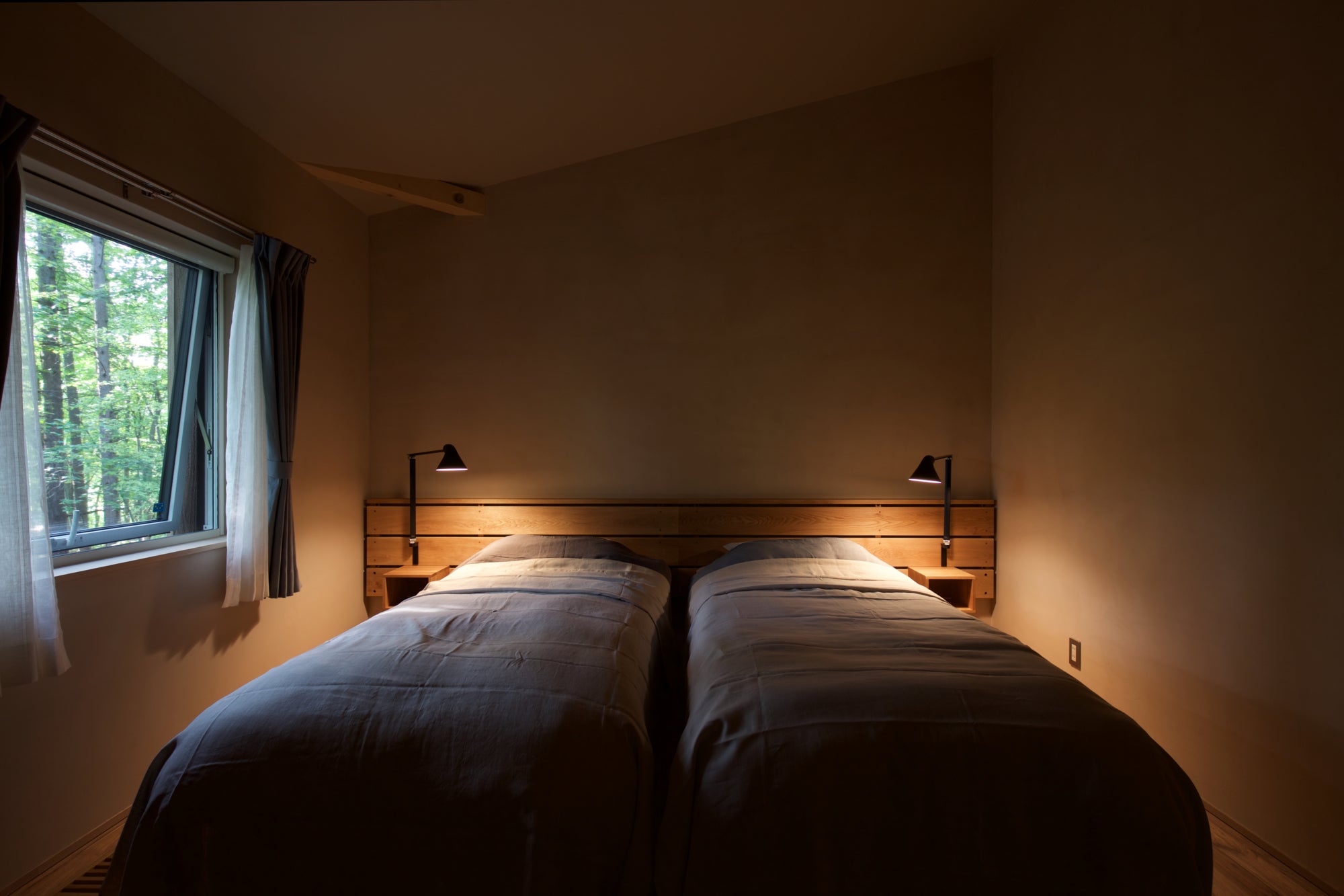 Adjustable wall lamp with arm NJP black