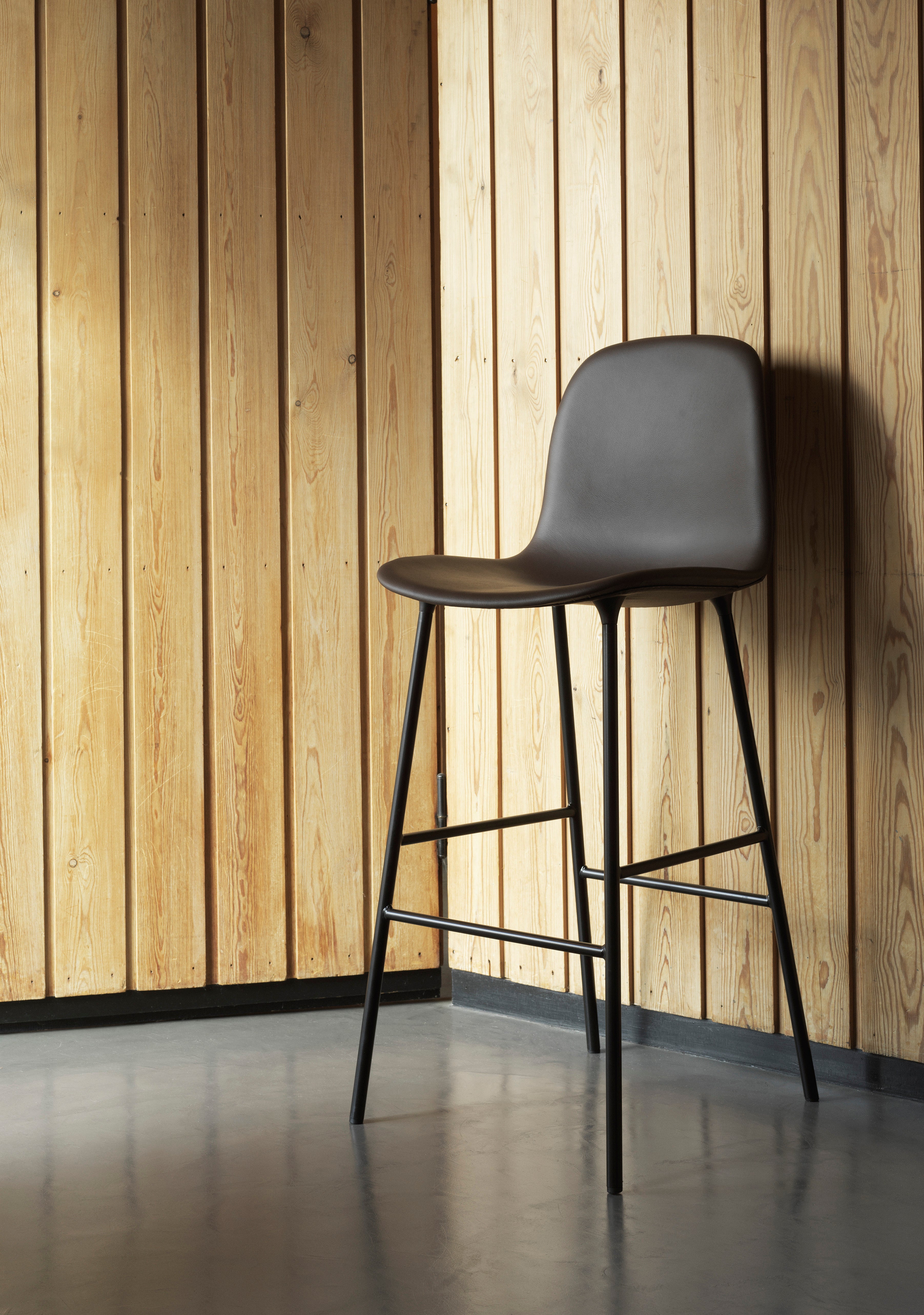 Black bar chair