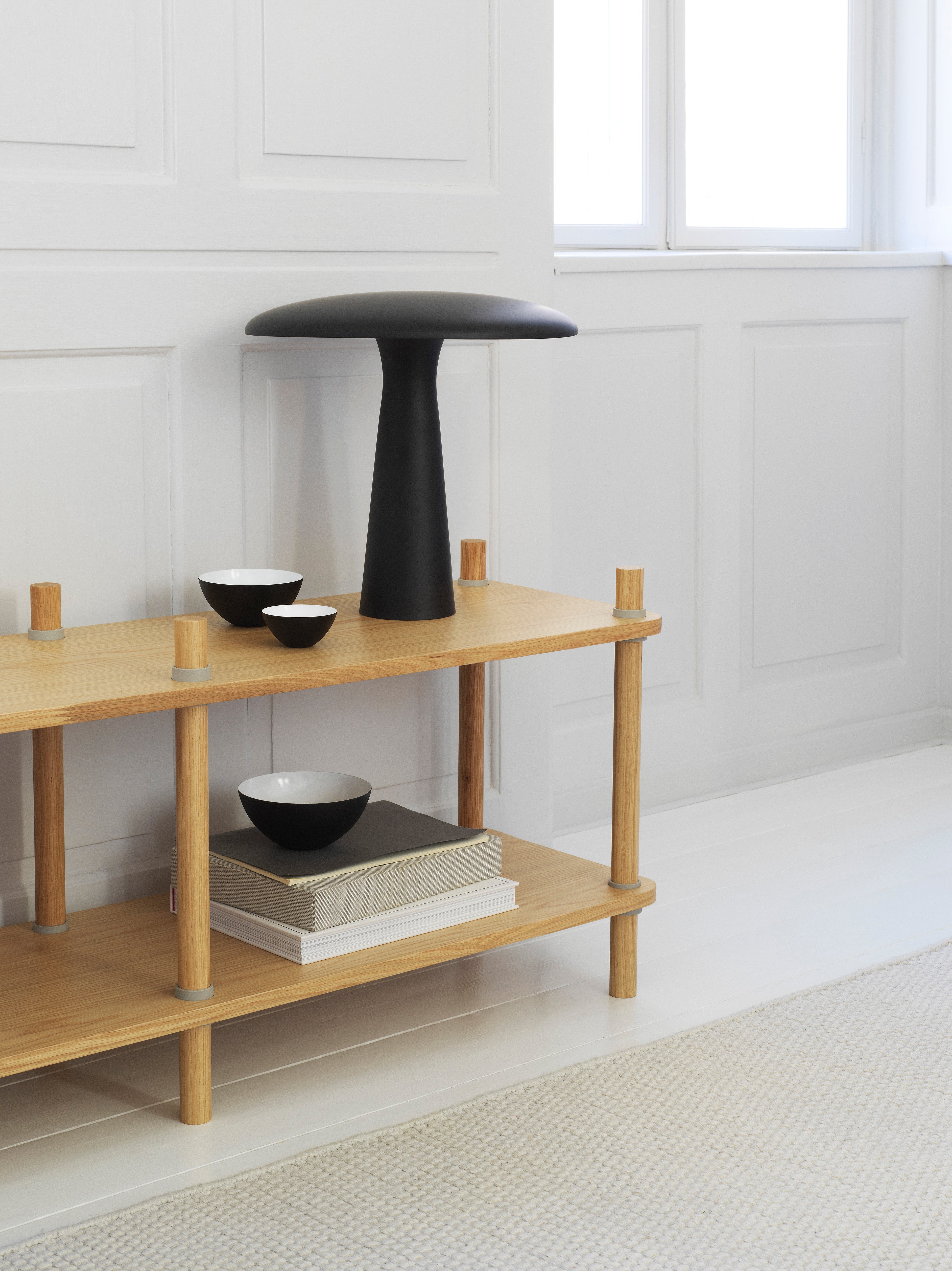 SHELTER black table lamp