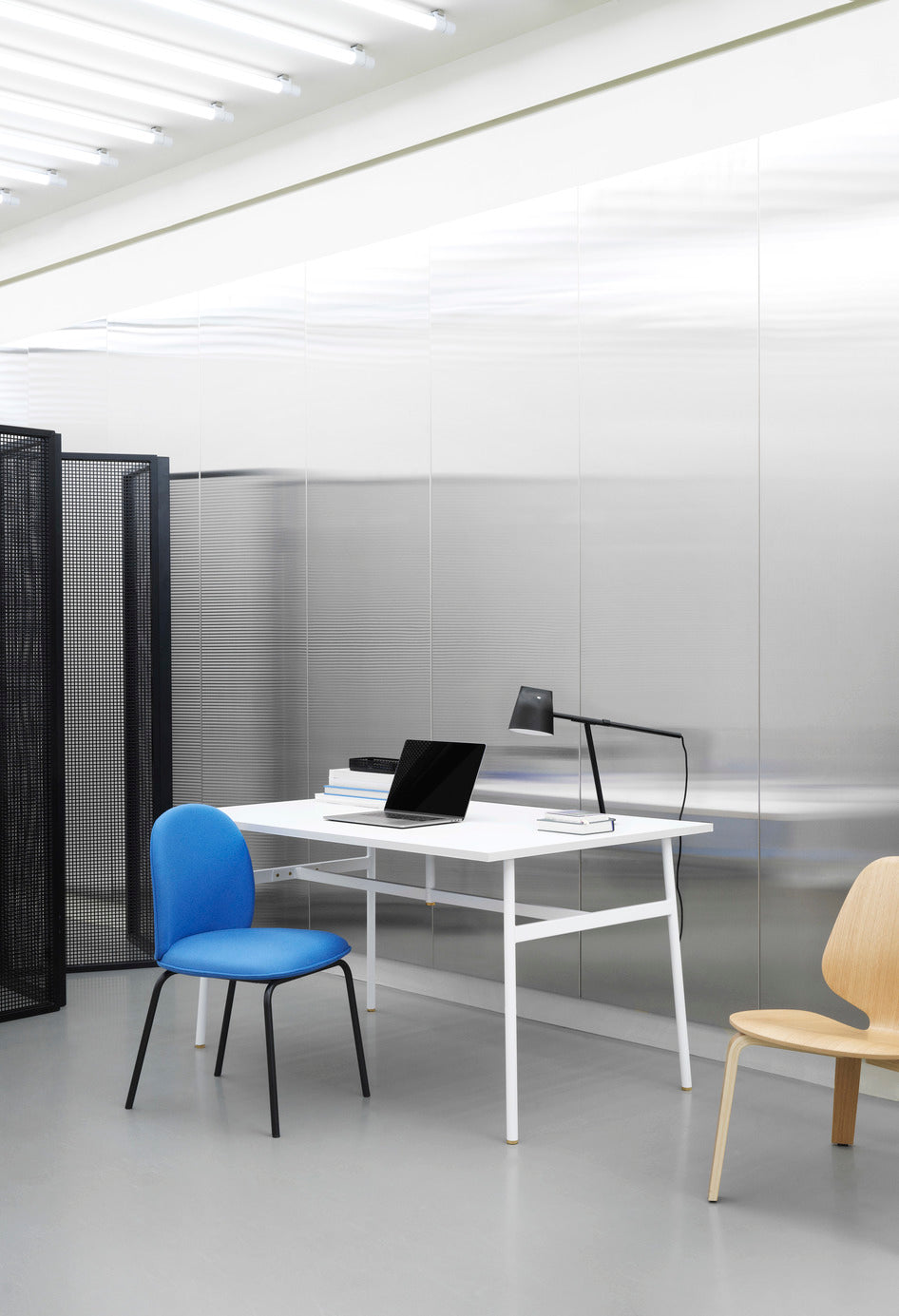 Ace chair black base