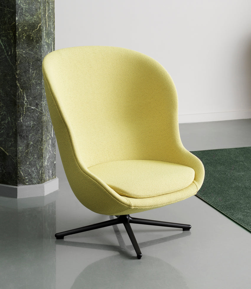 Hyg hoher gepolsterter Sessel mit einer Aluminiumbasis