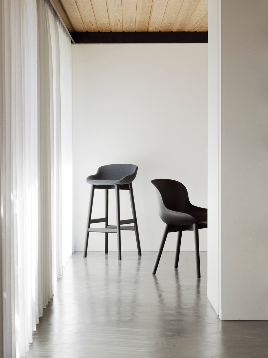 Upholstered chair olive hyga with a natural oak base