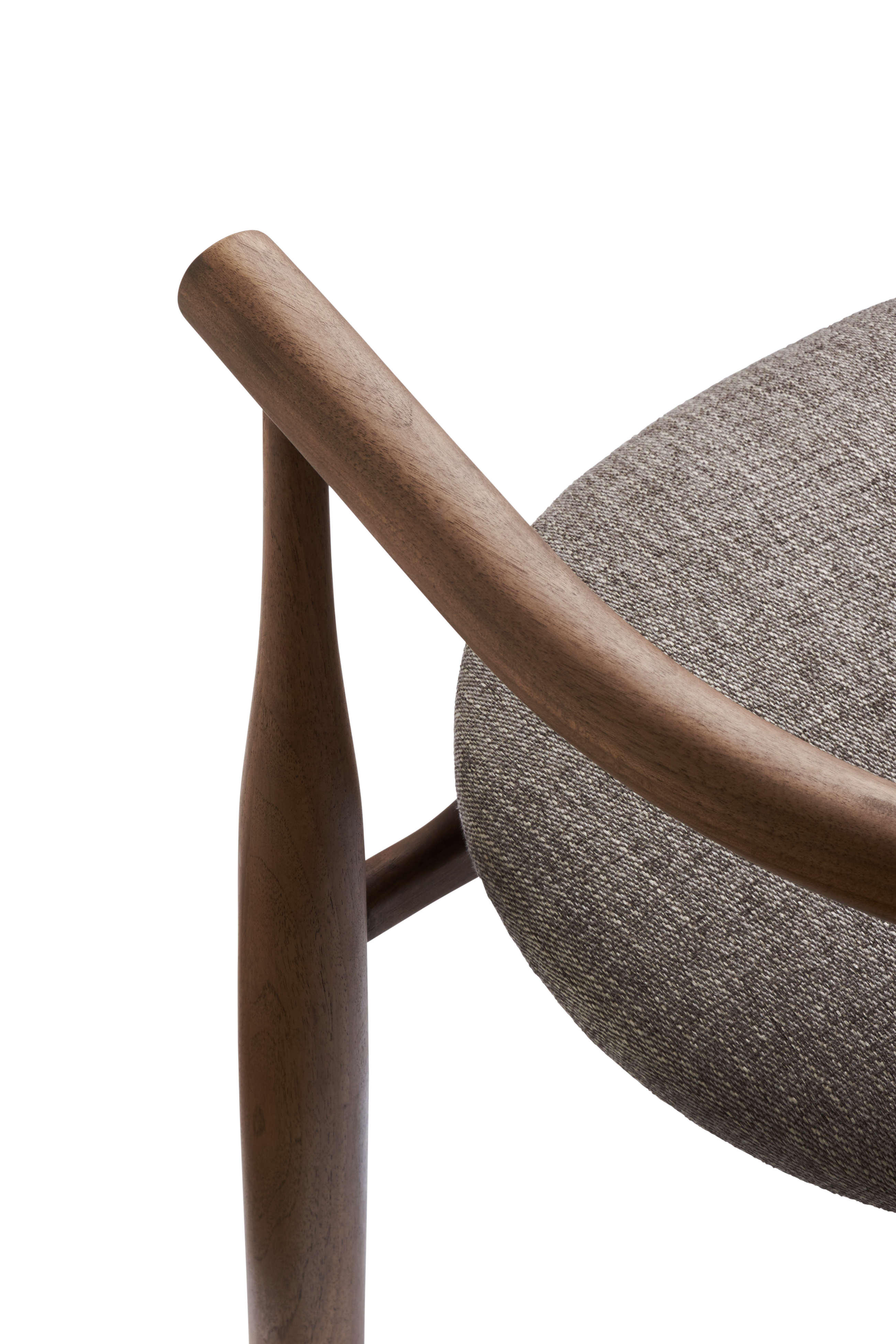 Gestoffeerde BUKOWSKI stoel met notenhouten basis