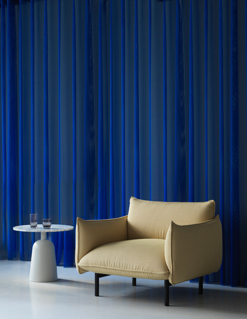 Gestoffeerde fauteuil ARK met zwarte basis