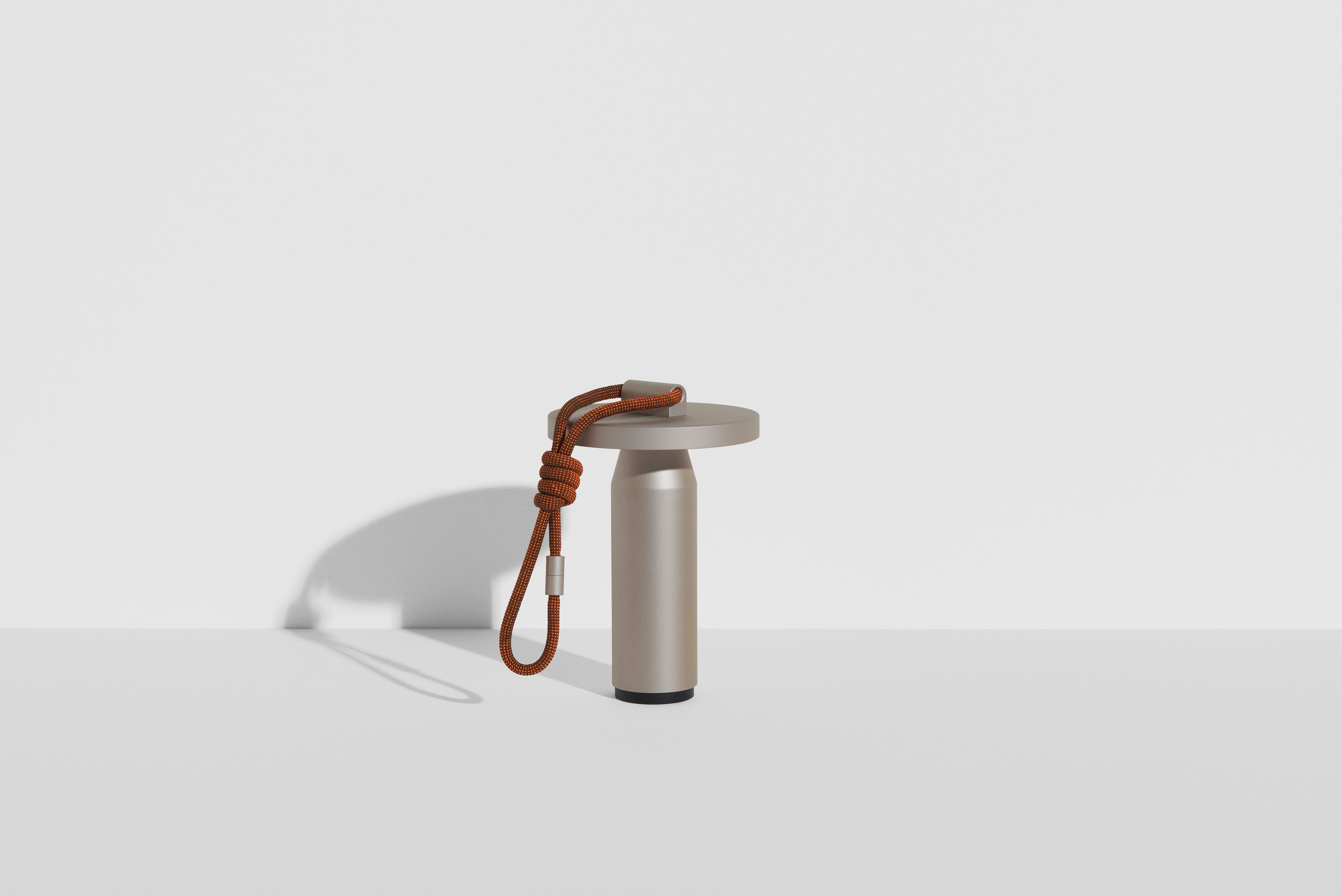 Lampa przenośna QUASAR szary – Petite Friture