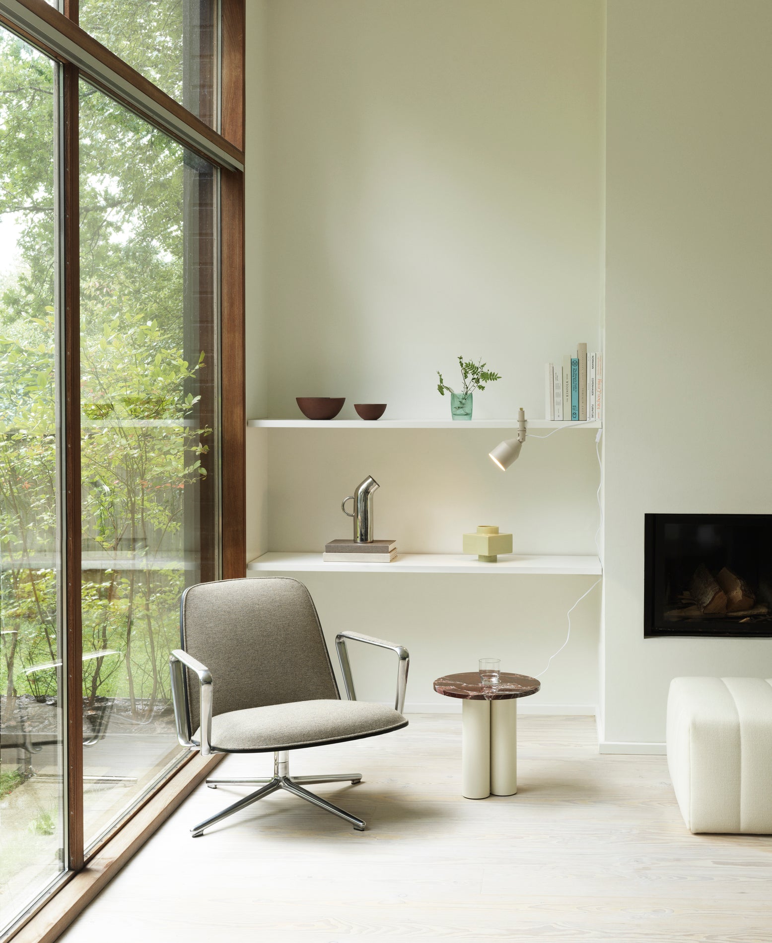 Rotary armchair pad low black ash veneer with adjustable black base