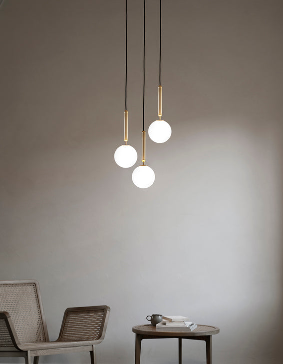 Hanglamp MIIRA 3 messing met opaalglas