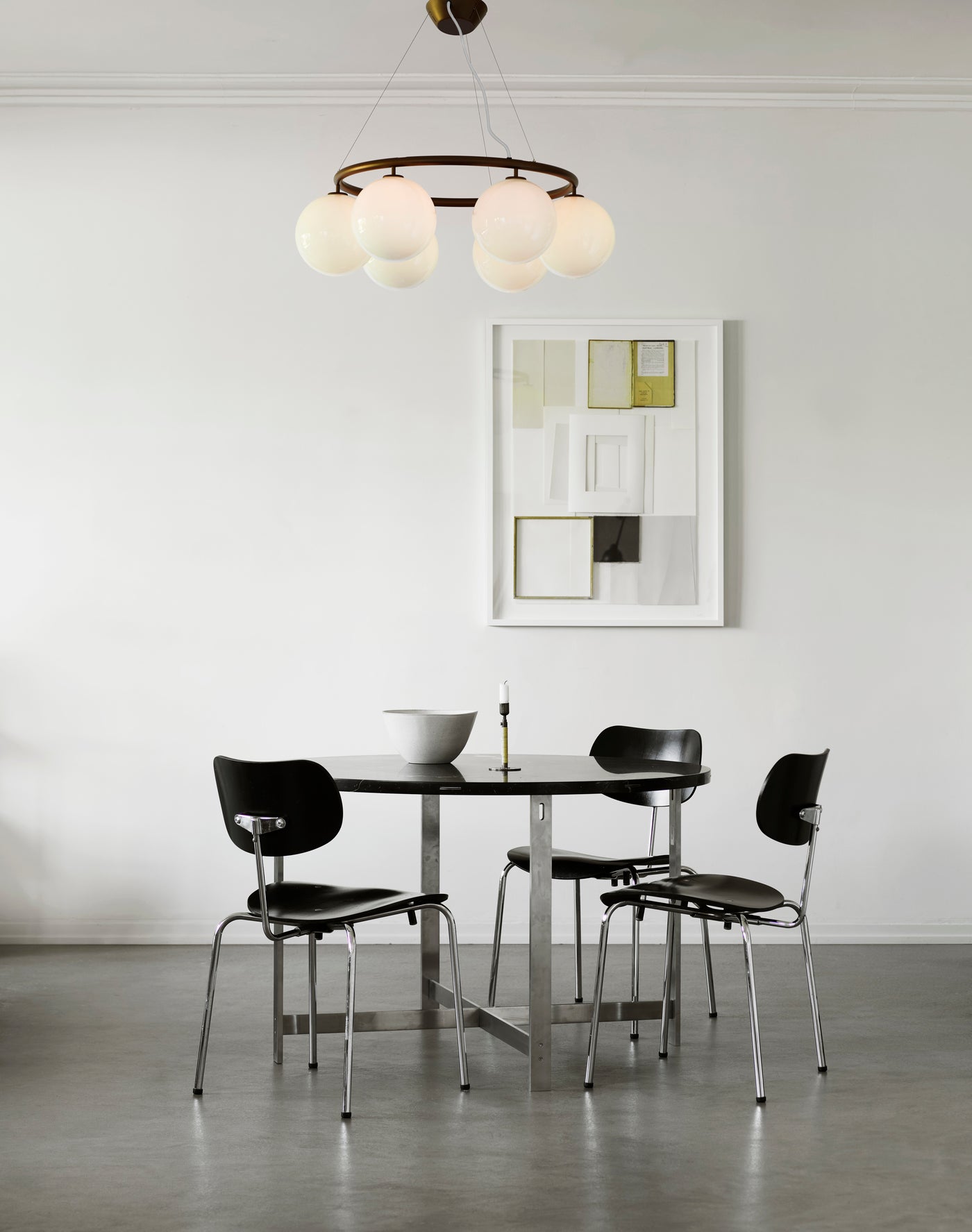 Lampa wisząca MIIRA 6 CIRCULAR ciemnobrązowy z opalowym szkłem – Nuura