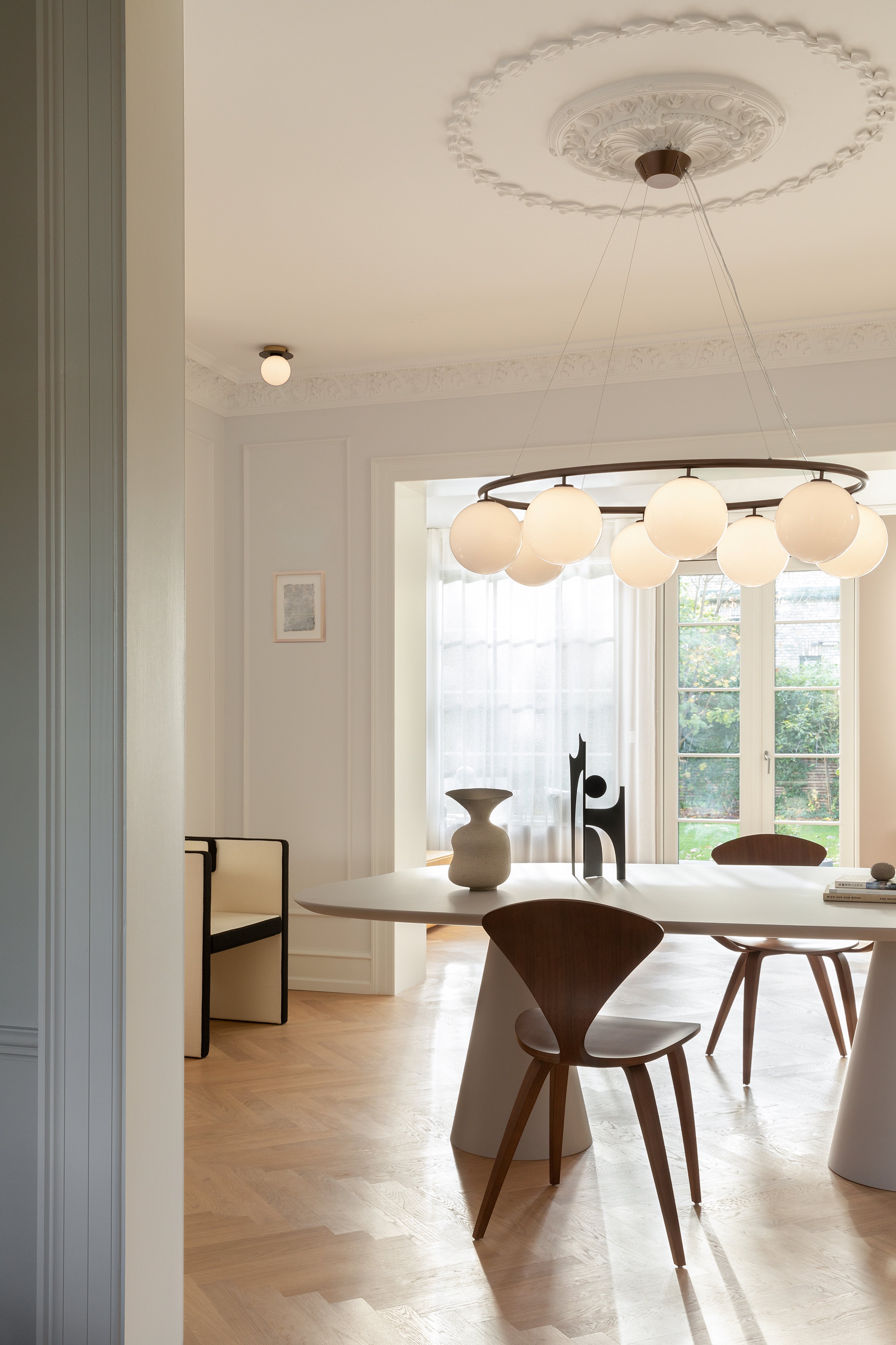 Wandlamp LIILA donkerbruin met opaalglas