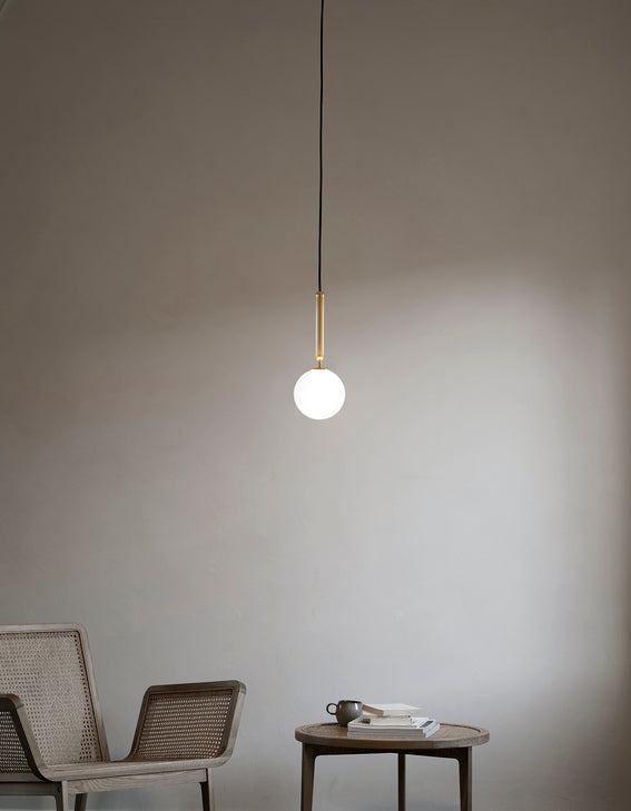 Hanglamp MIIRA messing met opaalglas
