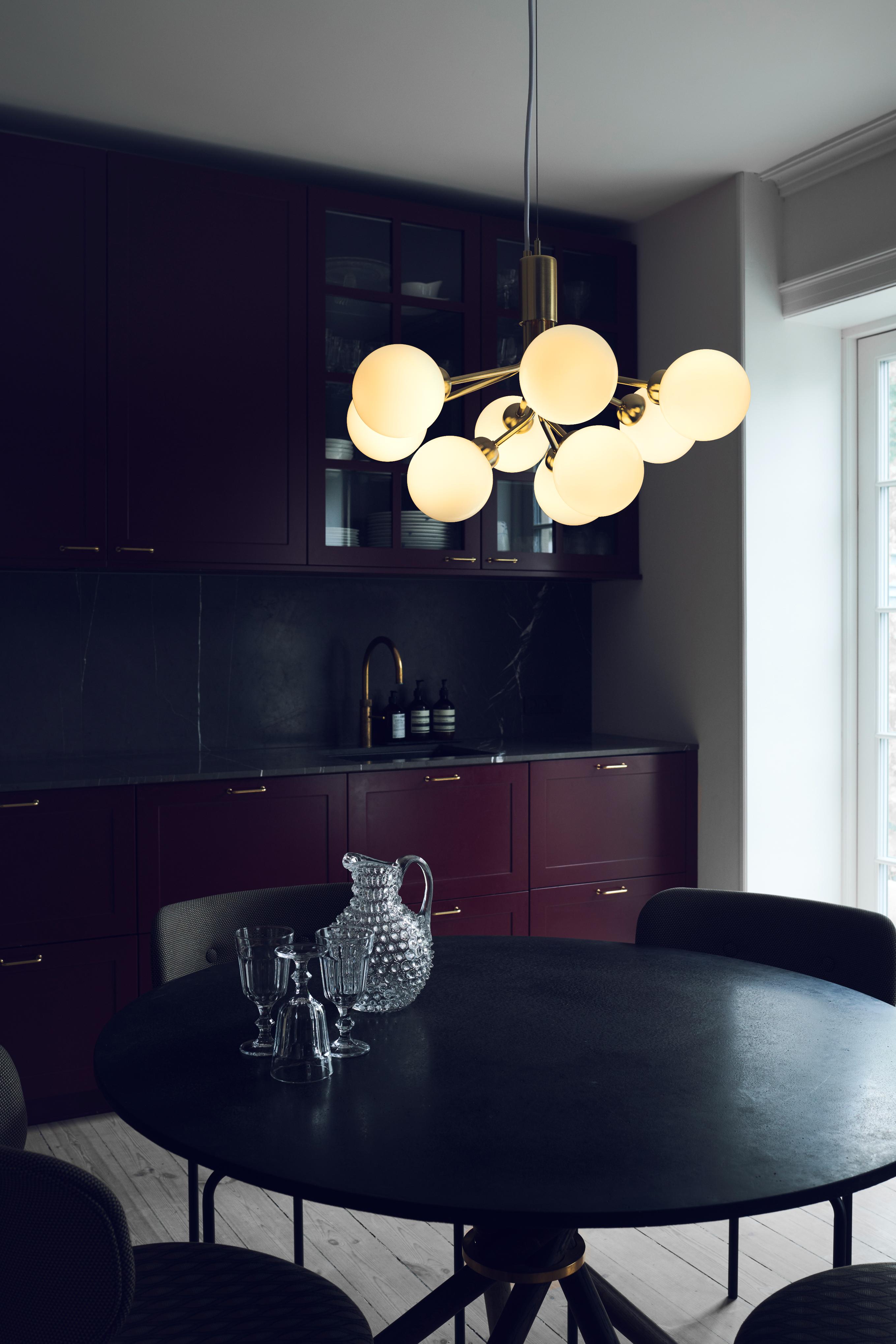 Hanglamp APIALES 9 messing met opaalglas