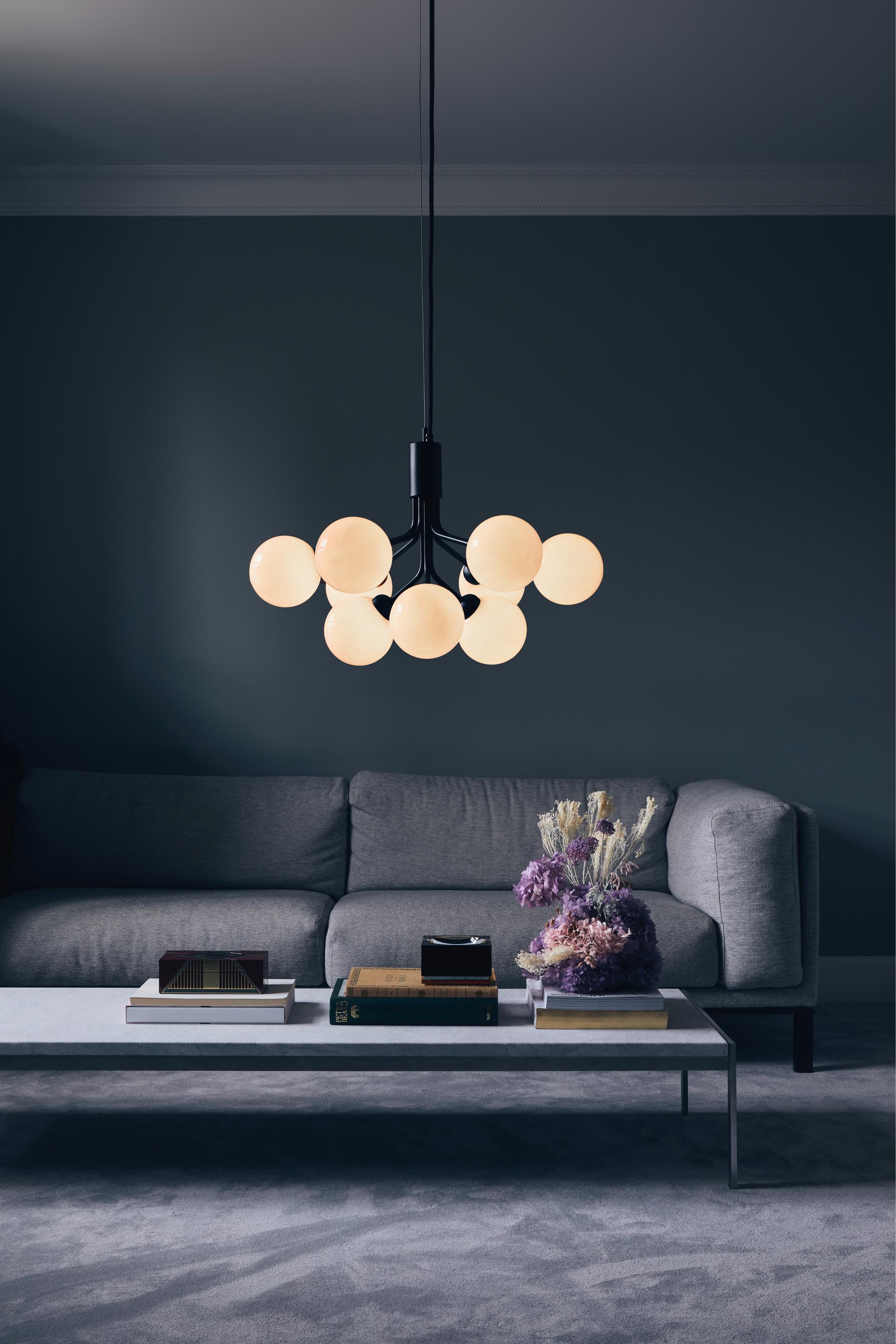 Lampa wisząca APIALES 9 czarny z opalowym szkłem – Nuura