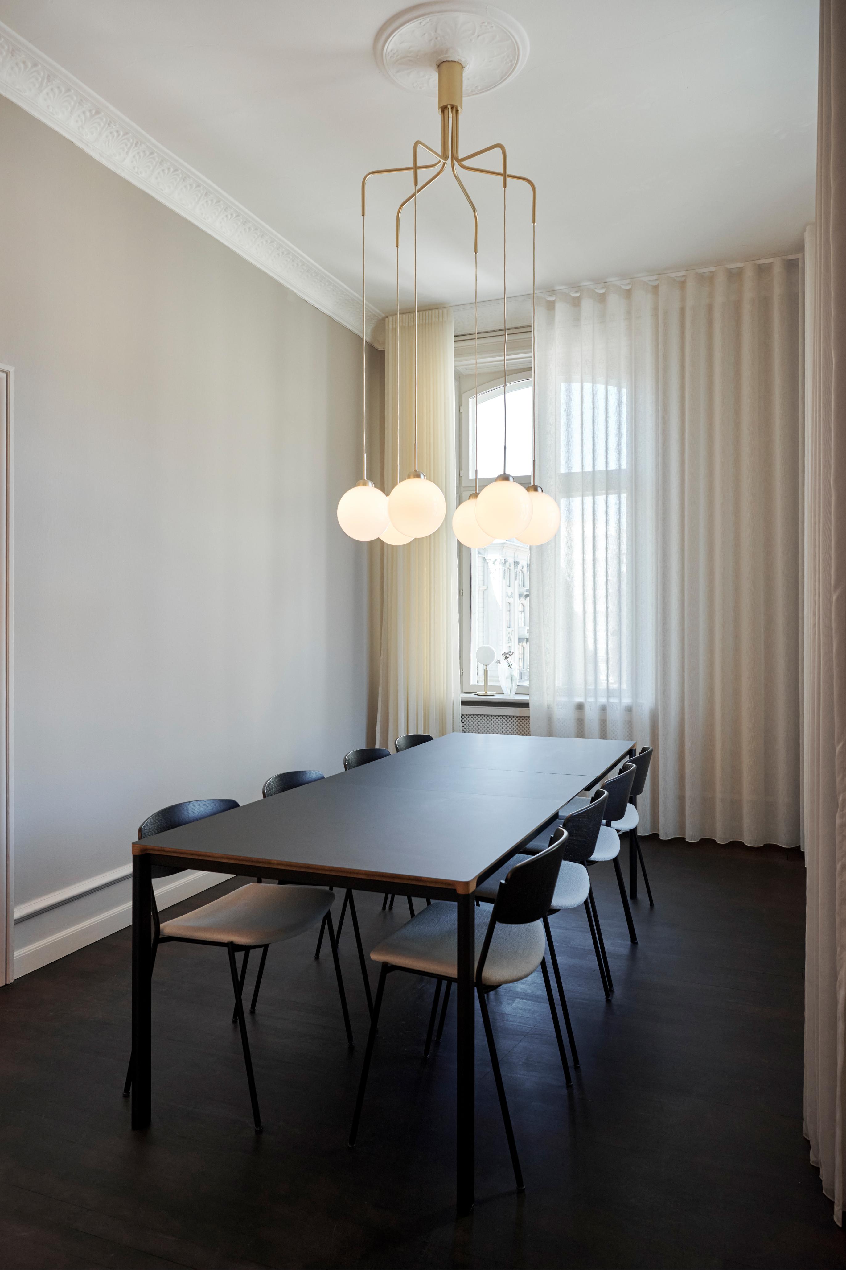 Hanglamp APIALES CLUSTER 6 zwart met opaalglas