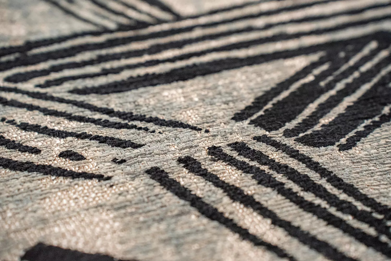 Ovaler Teppich KANJI grau-beige mit Schwarz