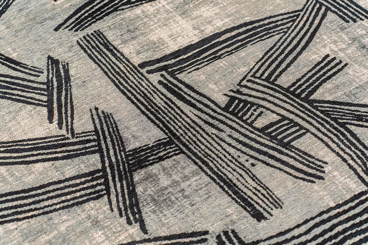 Ovaler Teppich KANJI grau-beige mit Schwarz