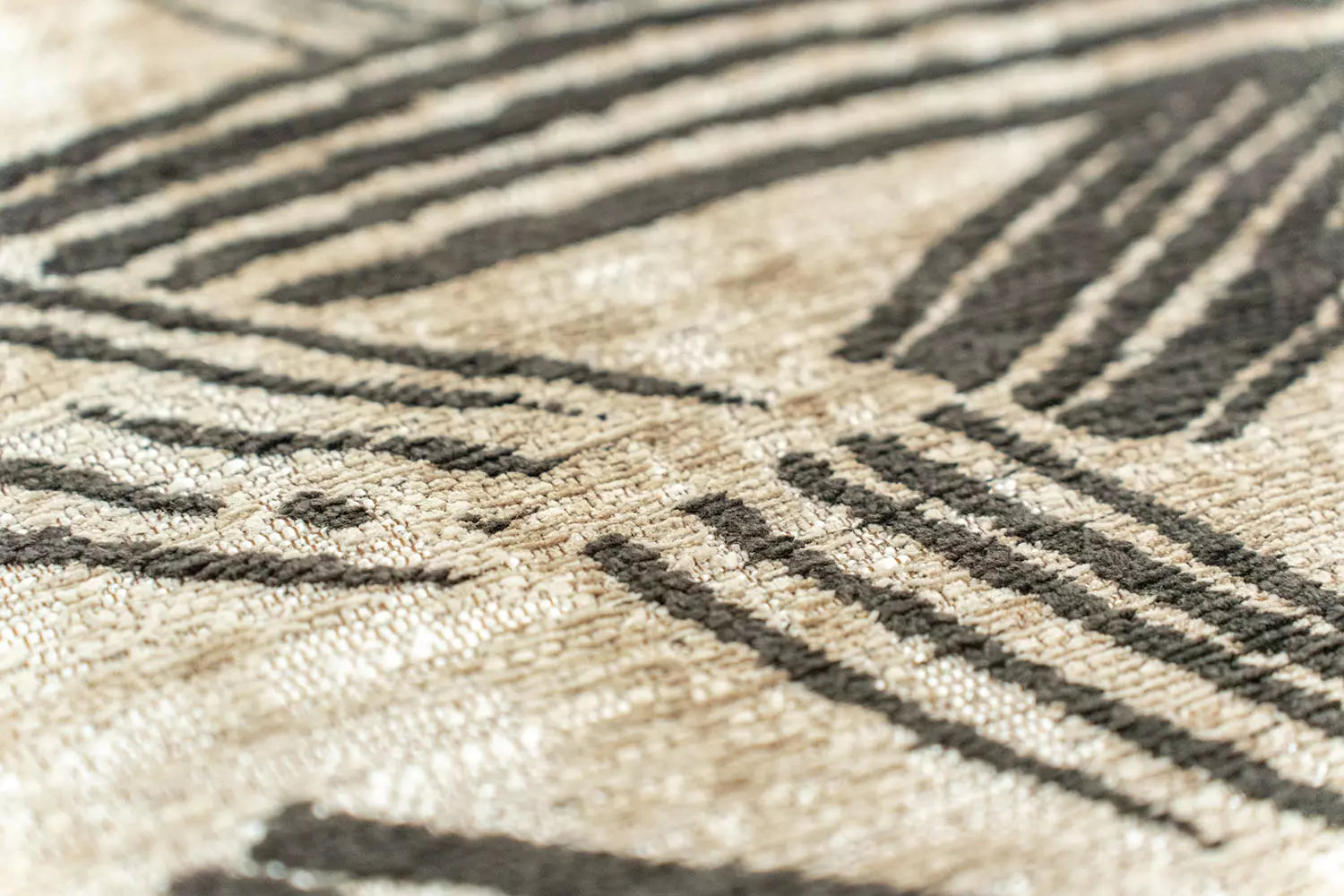 Ovaler Teppich KANJI beige mit Schwarz