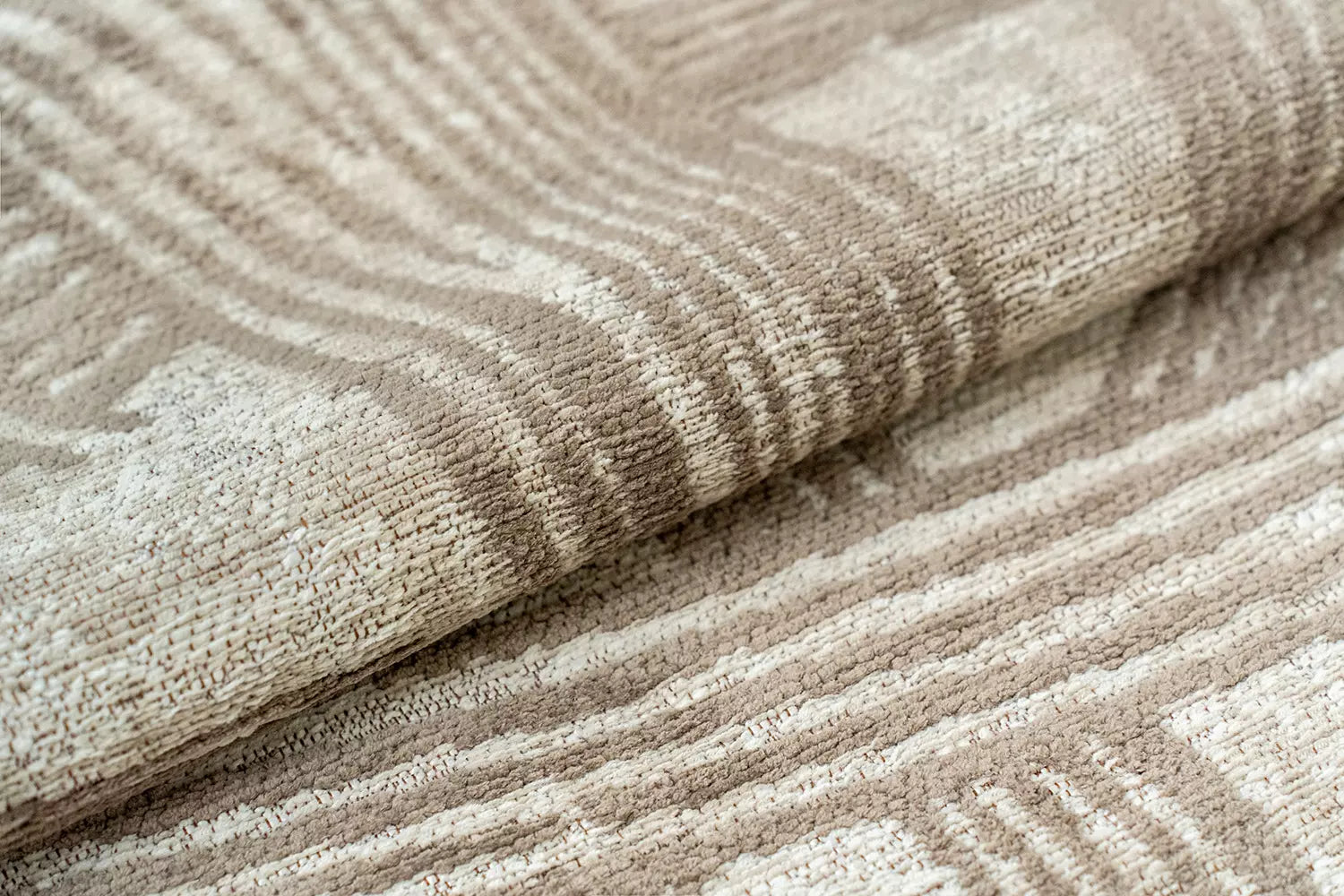 Ovaler Teppich KANJI beige mit cremefarbenem