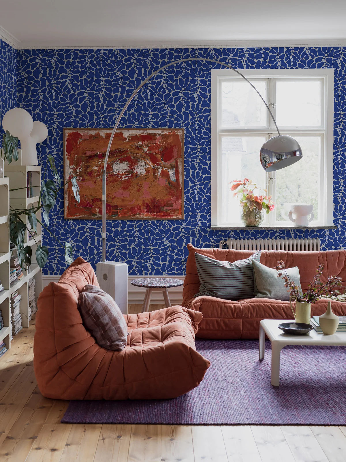 Tapeta flizelinowa papierowa z roślinnym wzorem MY SECRET GARDEN niebieski z białym