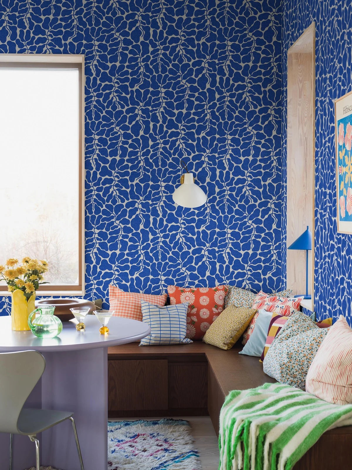 Tapeta flizelinowa papierowa z roślinnym wzorem MY SECRET GARDEN niebieski z białym