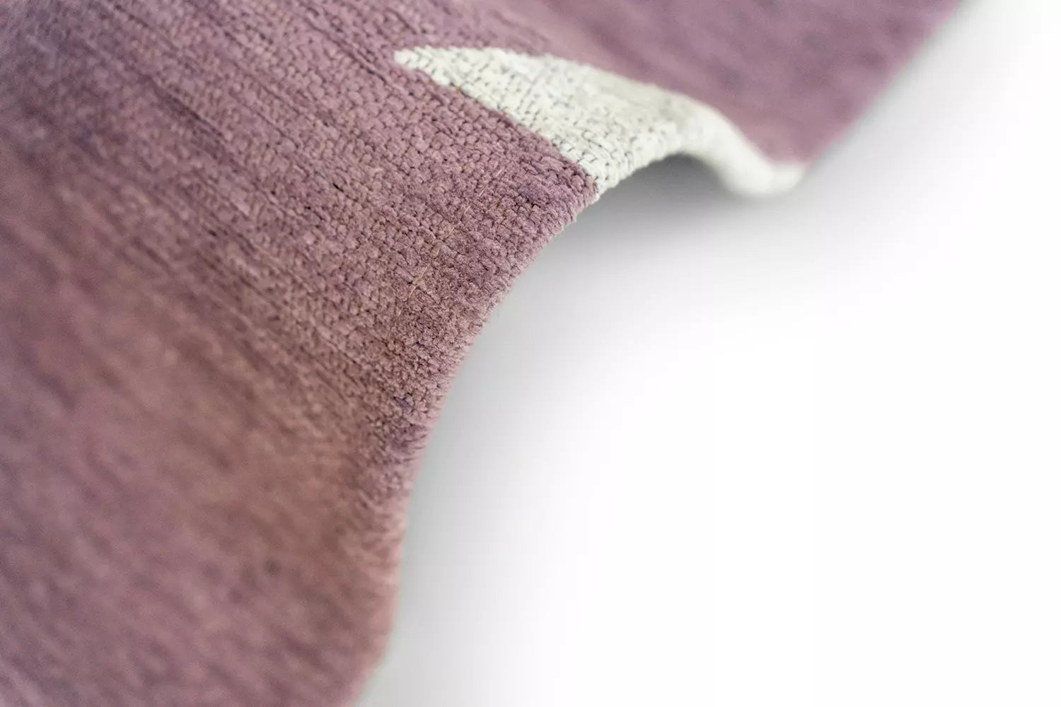 Teppich STONES lila mit Schwarz und Weiß